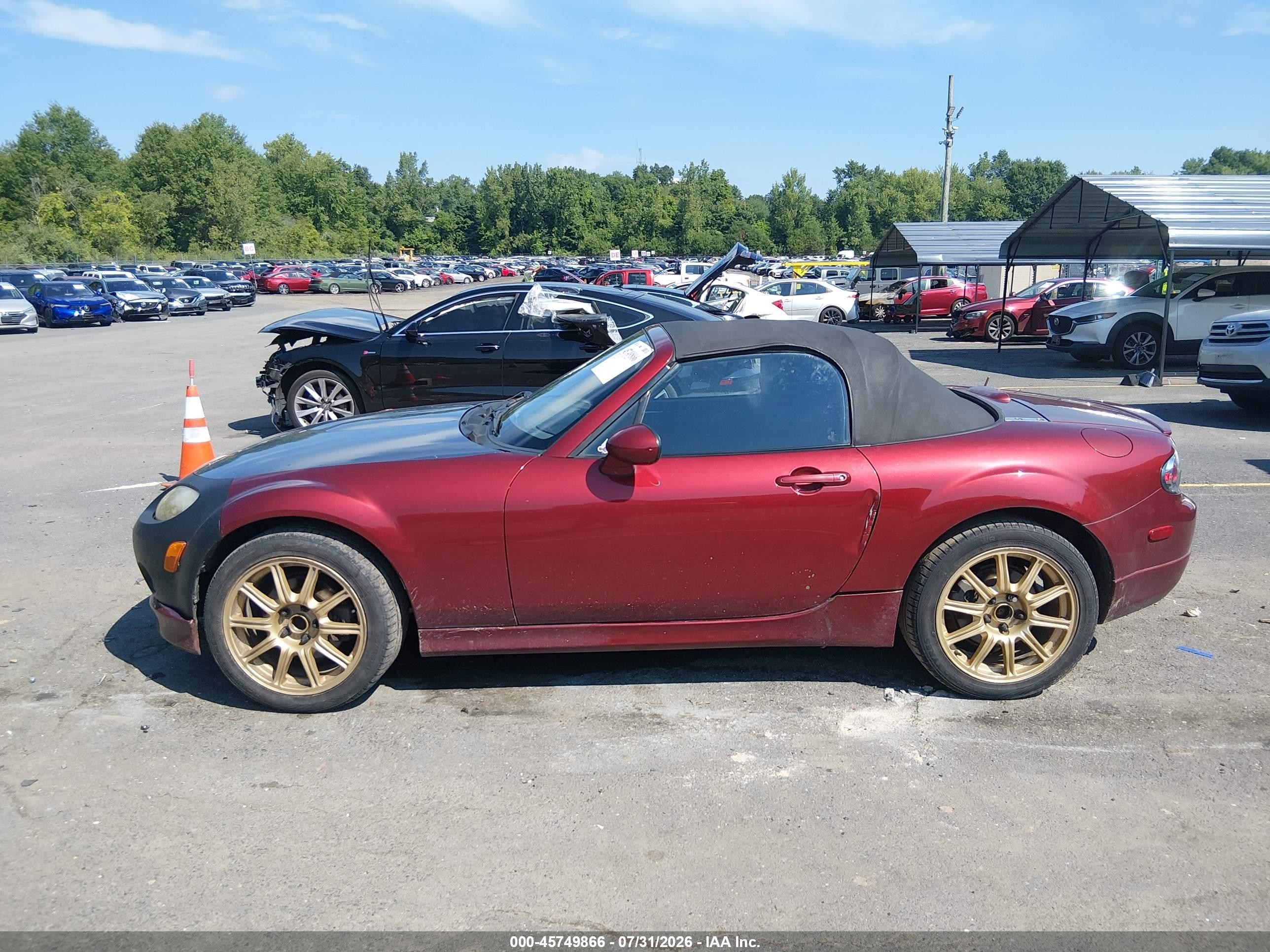 2006 Mazda Mx-5 Touring Maroon vin: JM1NC25F860111412