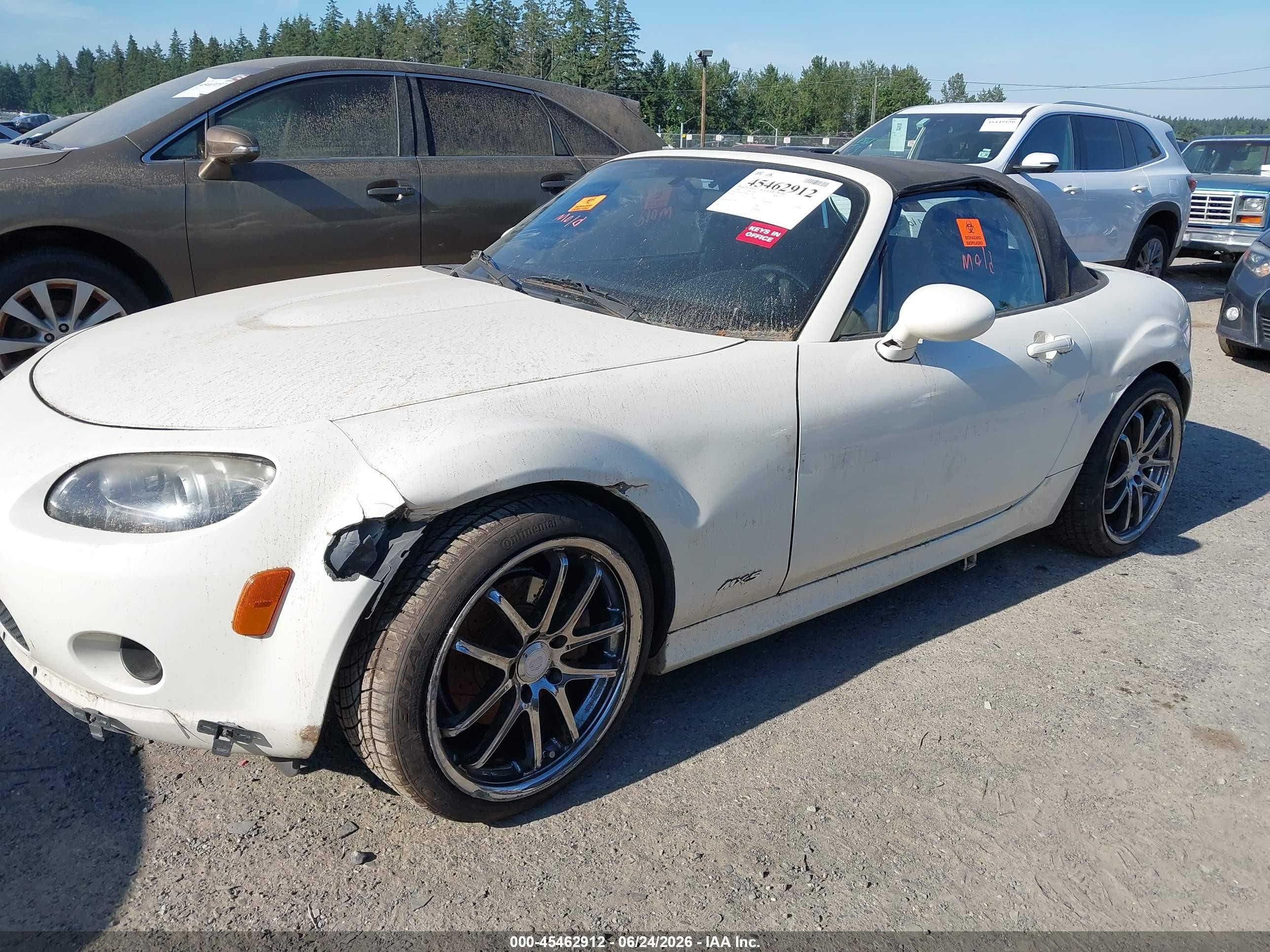 2006 Mazda Mx-5   White vin: JM1NC25F860117274