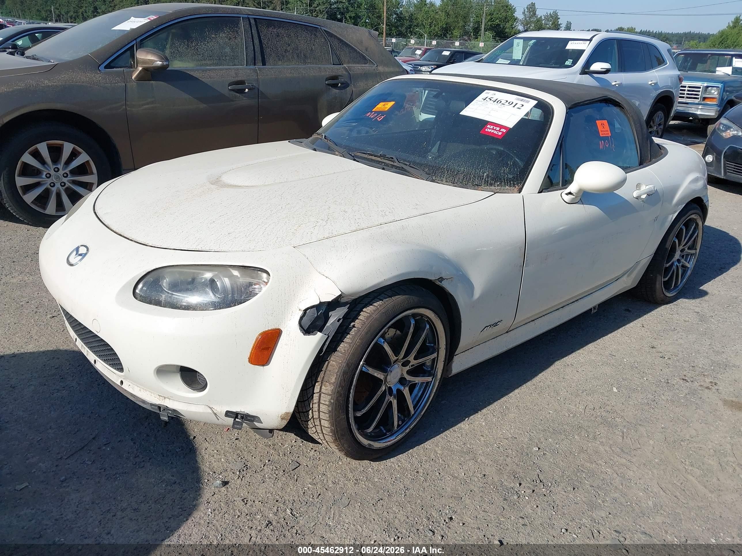 2006 Mazda Mx-5   White vin: JM1NC25F860117274