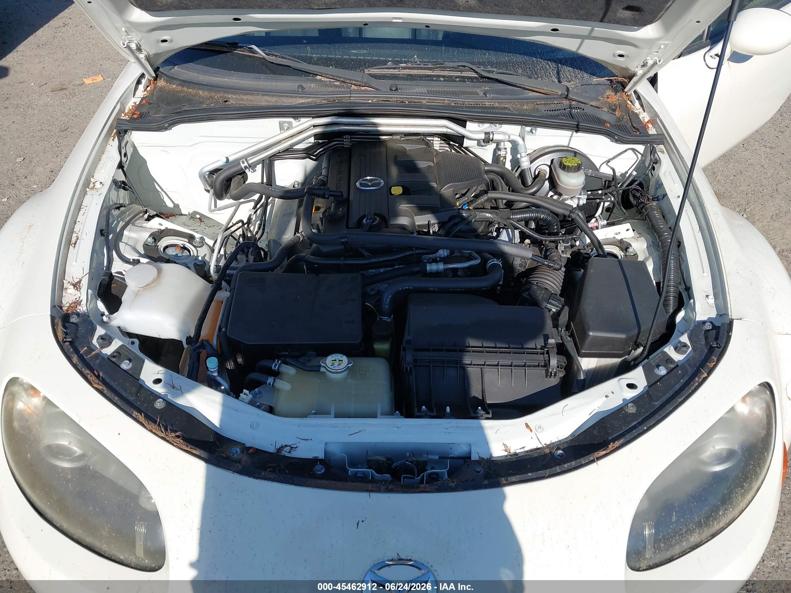 2006 Mazda Mx-5   White vin: JM1NC25F860117274
