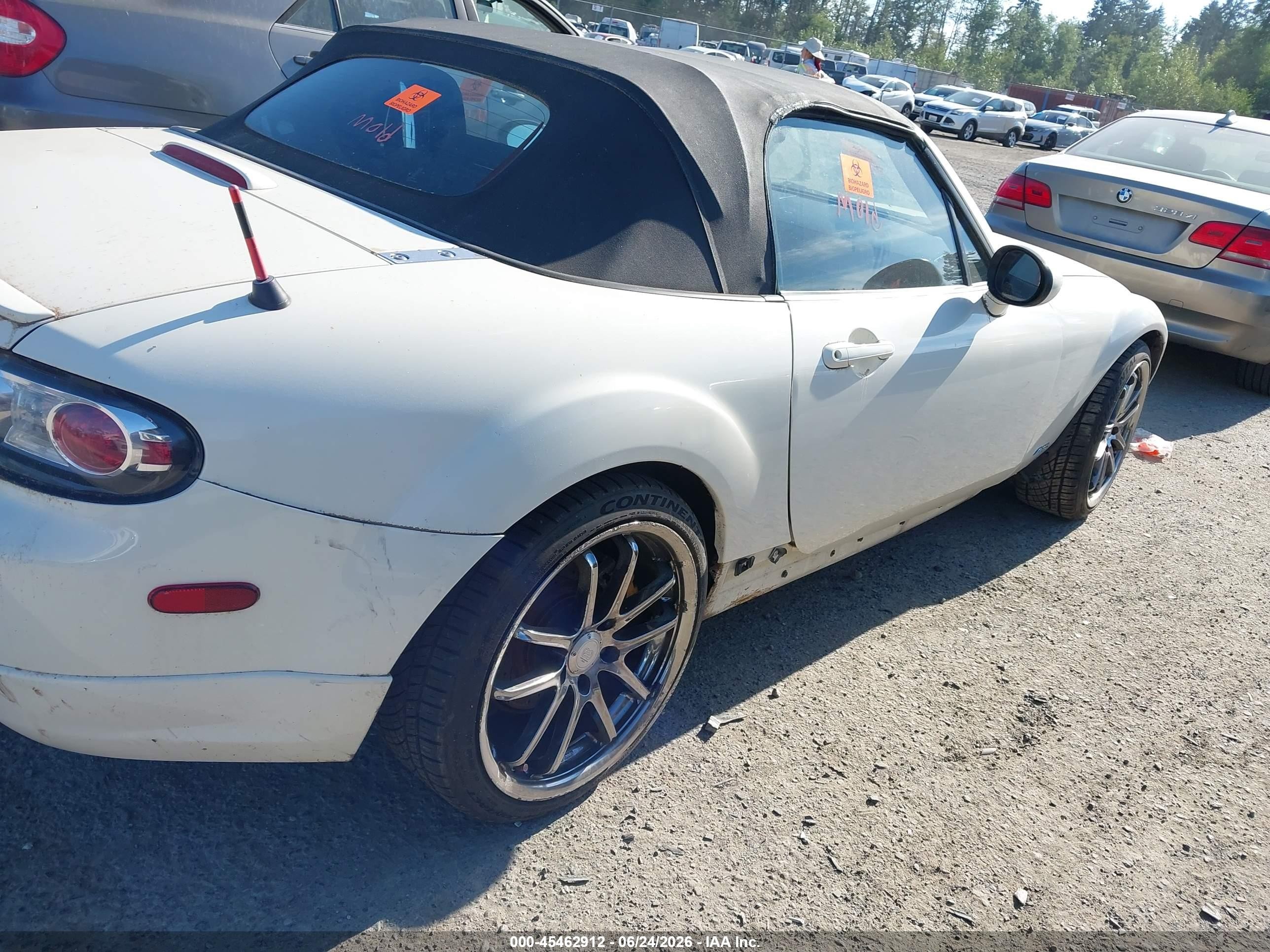2006 Mazda Mx-5   White vin: JM1NC25F860117274