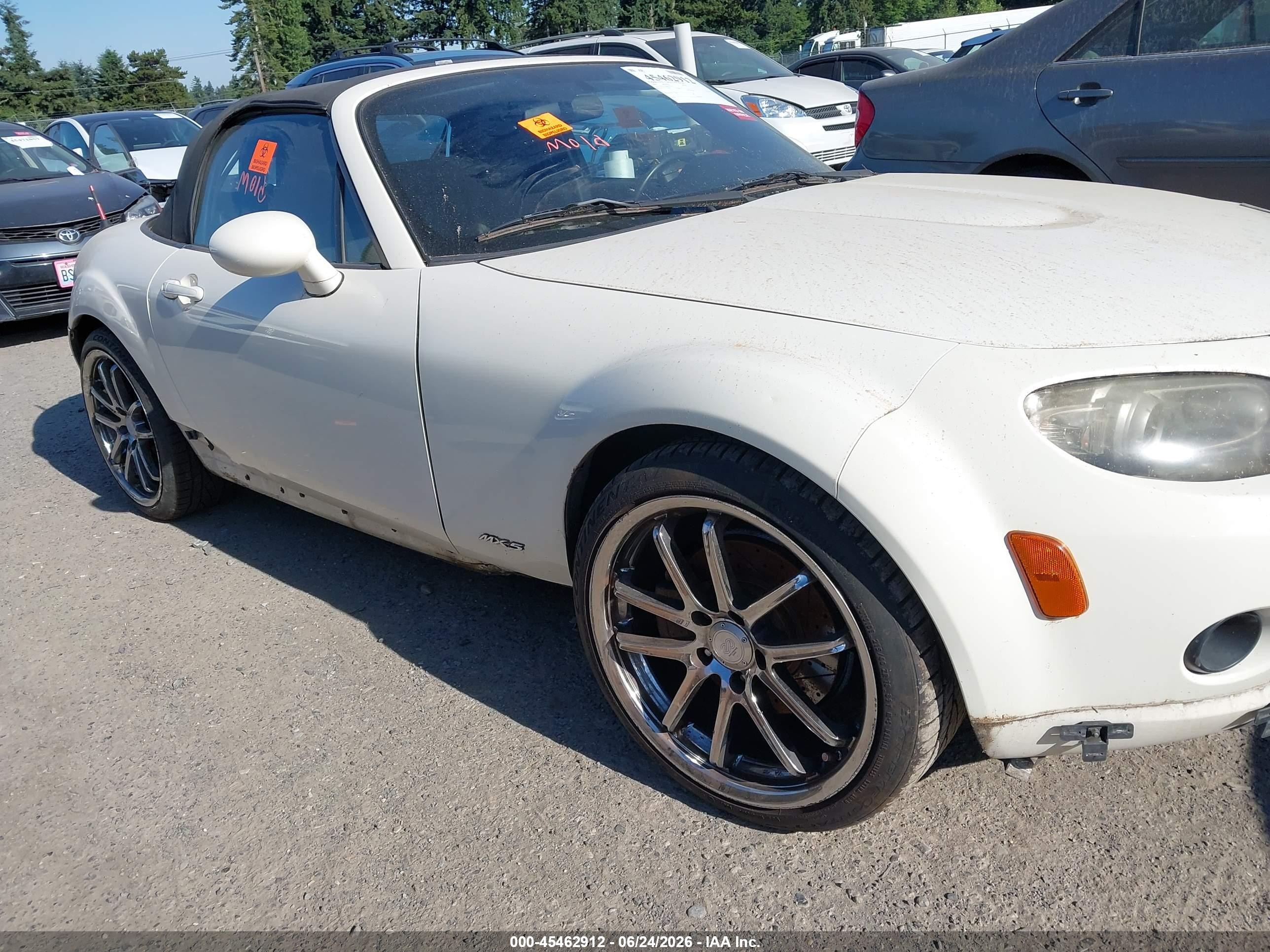 2006 Mazda Mx-5   White vin: JM1NC25F860117274