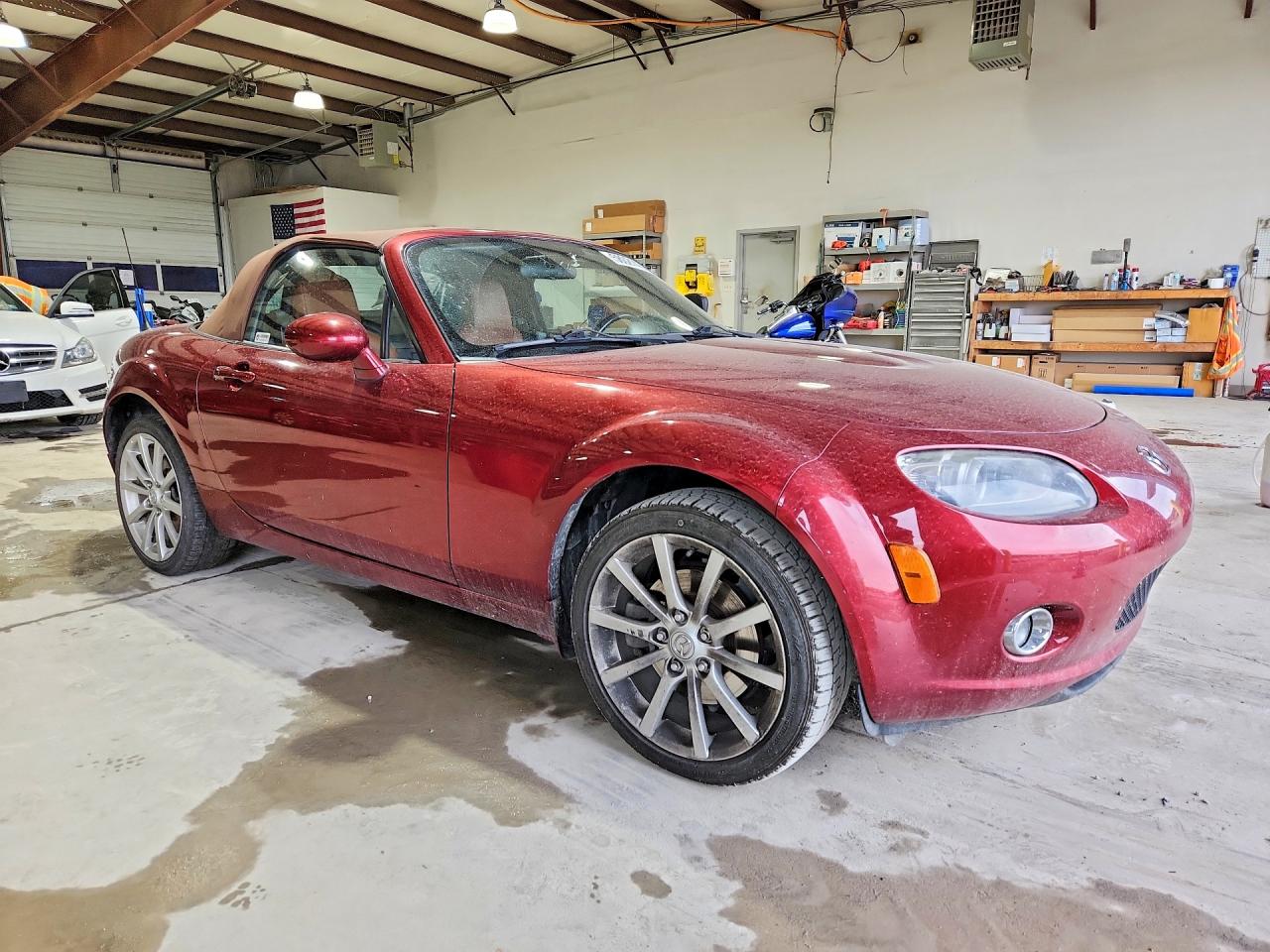 2006 Mazda Mx-5 Miata Burgundy vin: JM1NC25F860121485