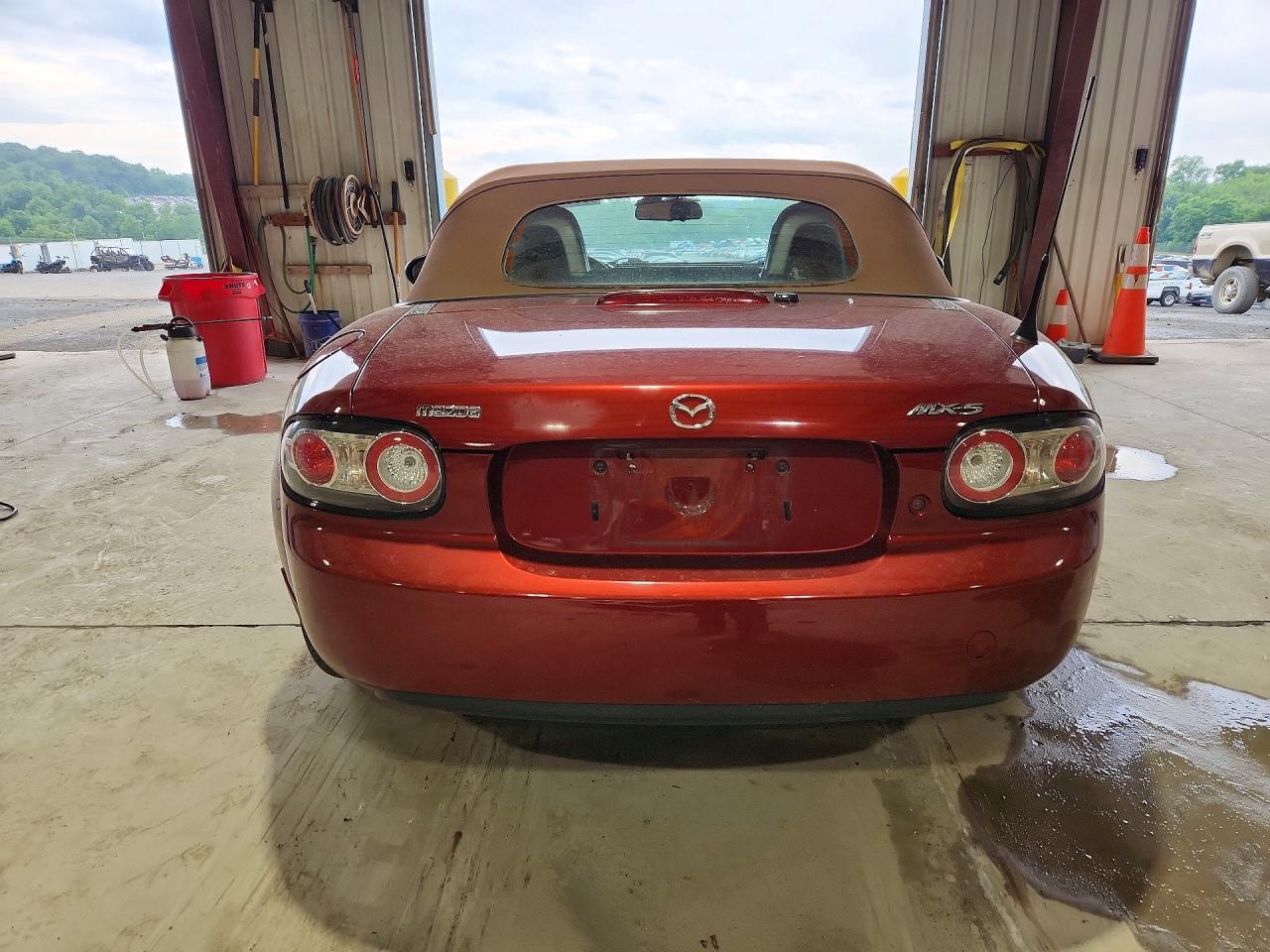 2006 Mazda Mx-5 Miata Burgundy vin: JM1NC25F860121485