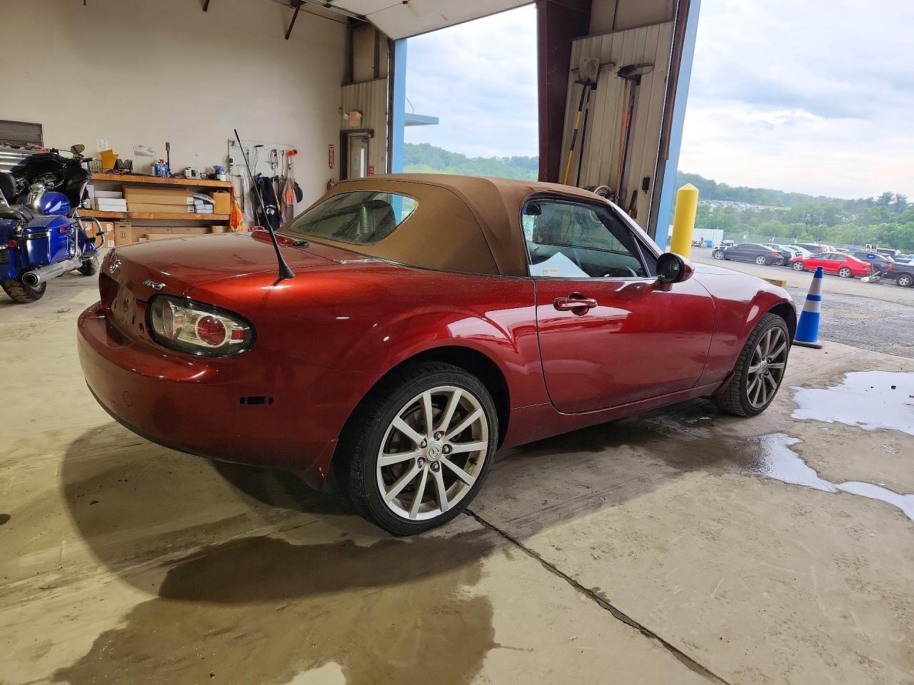 2006 Mazda Mx-5 Miata Burgundy vin: JM1NC25F860121485