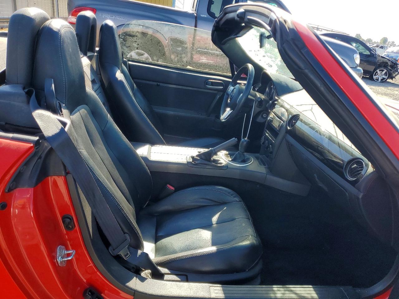 2006 Mazda Mx-5 Miata Red vin: JM1NC25F960105182