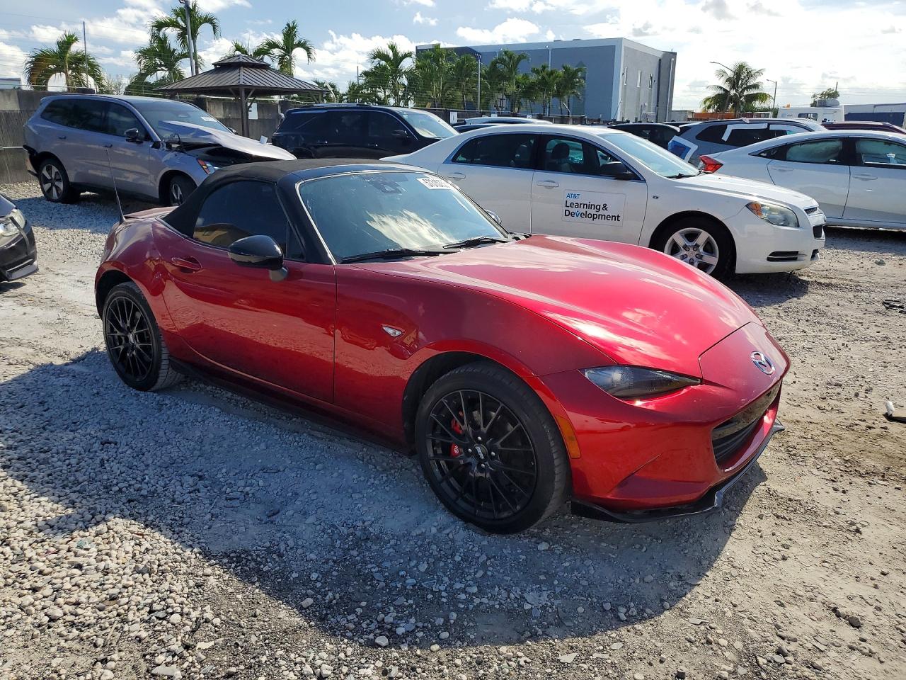 2023 Mazda Mx-5 Miata Club Red vin: JM1NDAC7XP0551247