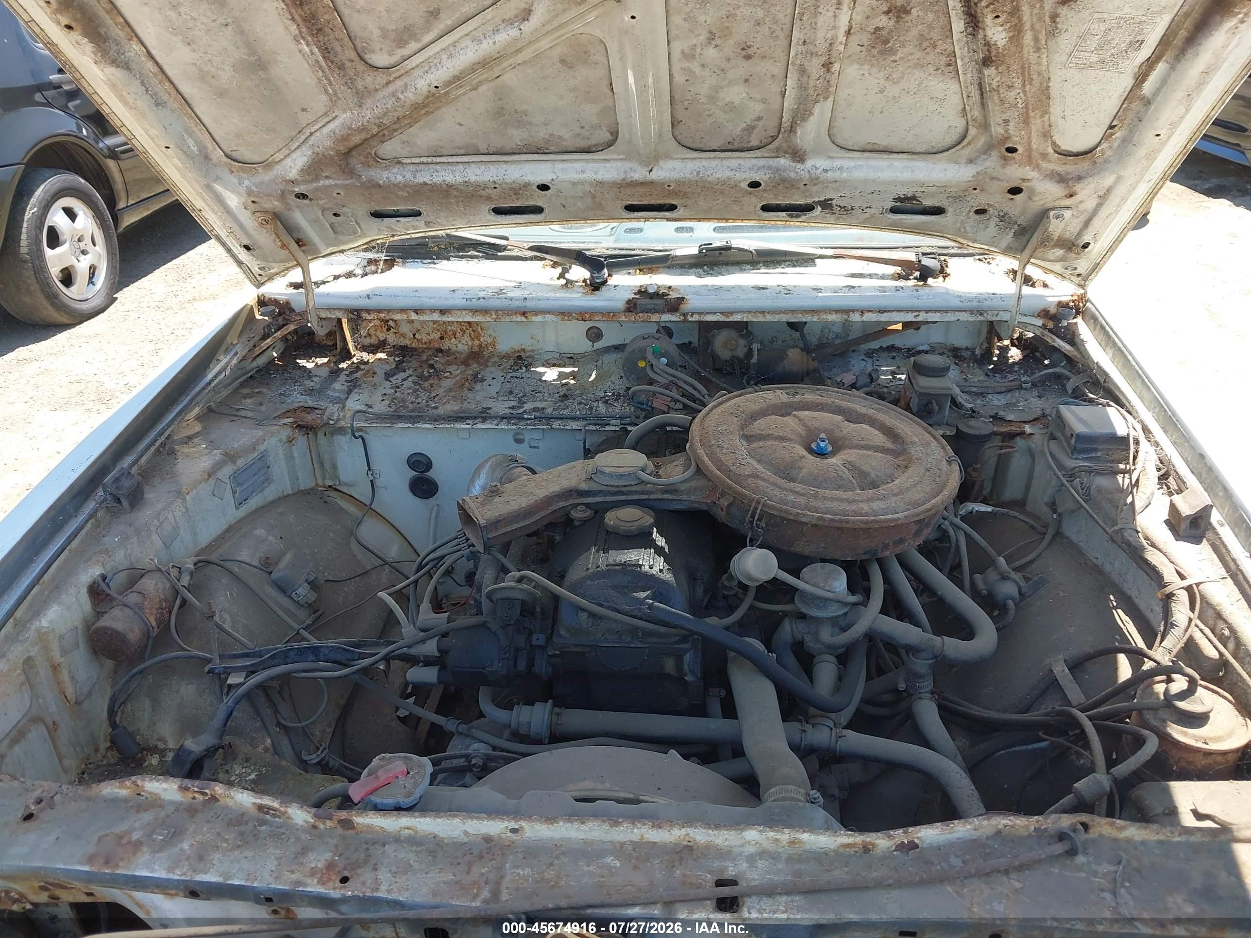 1984 Mazda B2000 Long Bed White vin: JM2UC2214E0830249