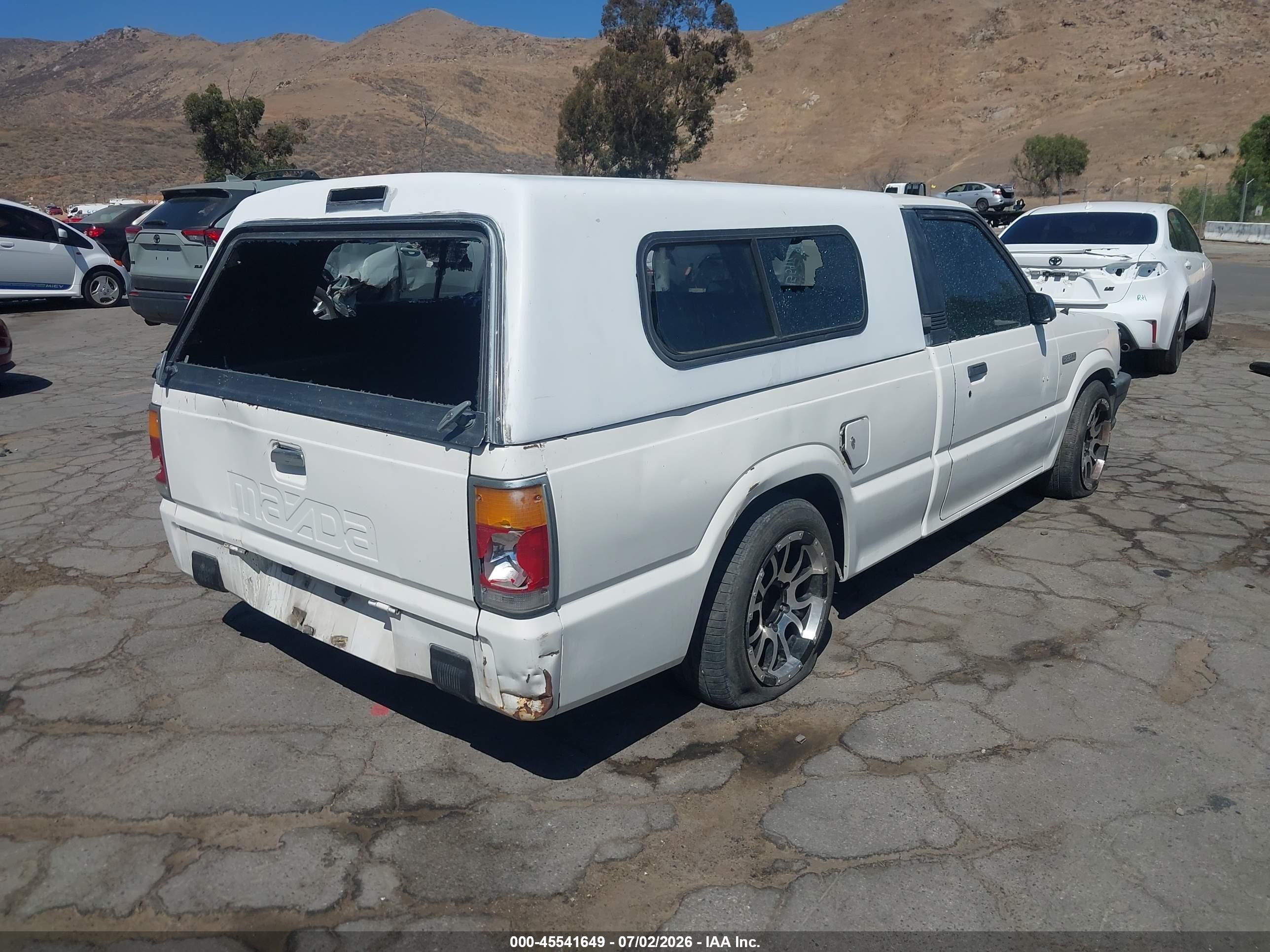 1986 Mazda B2000   White vin: JM2UF1111G0604580