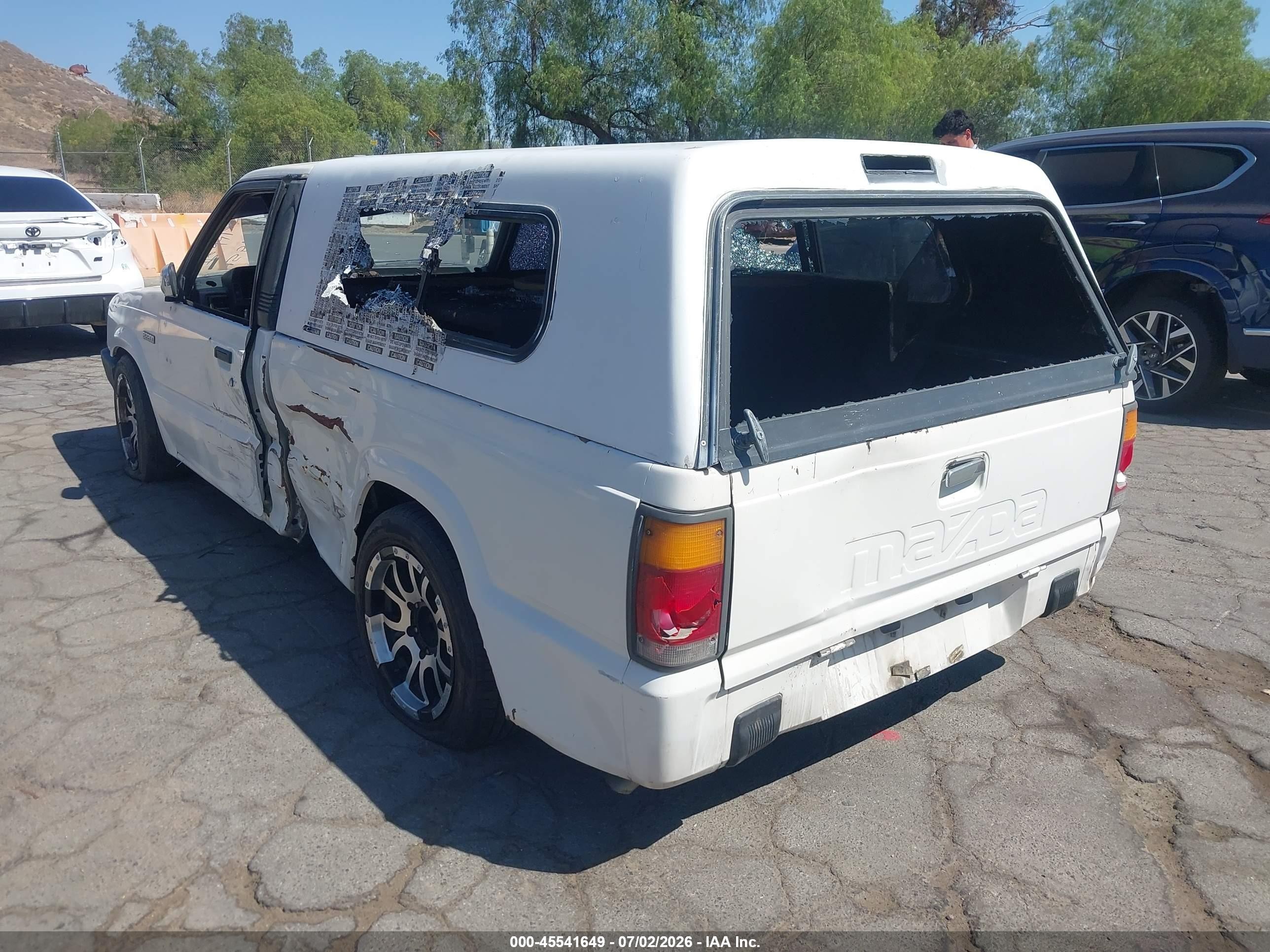 1986 Mazda B2000   White vin: JM2UF1111G0604580