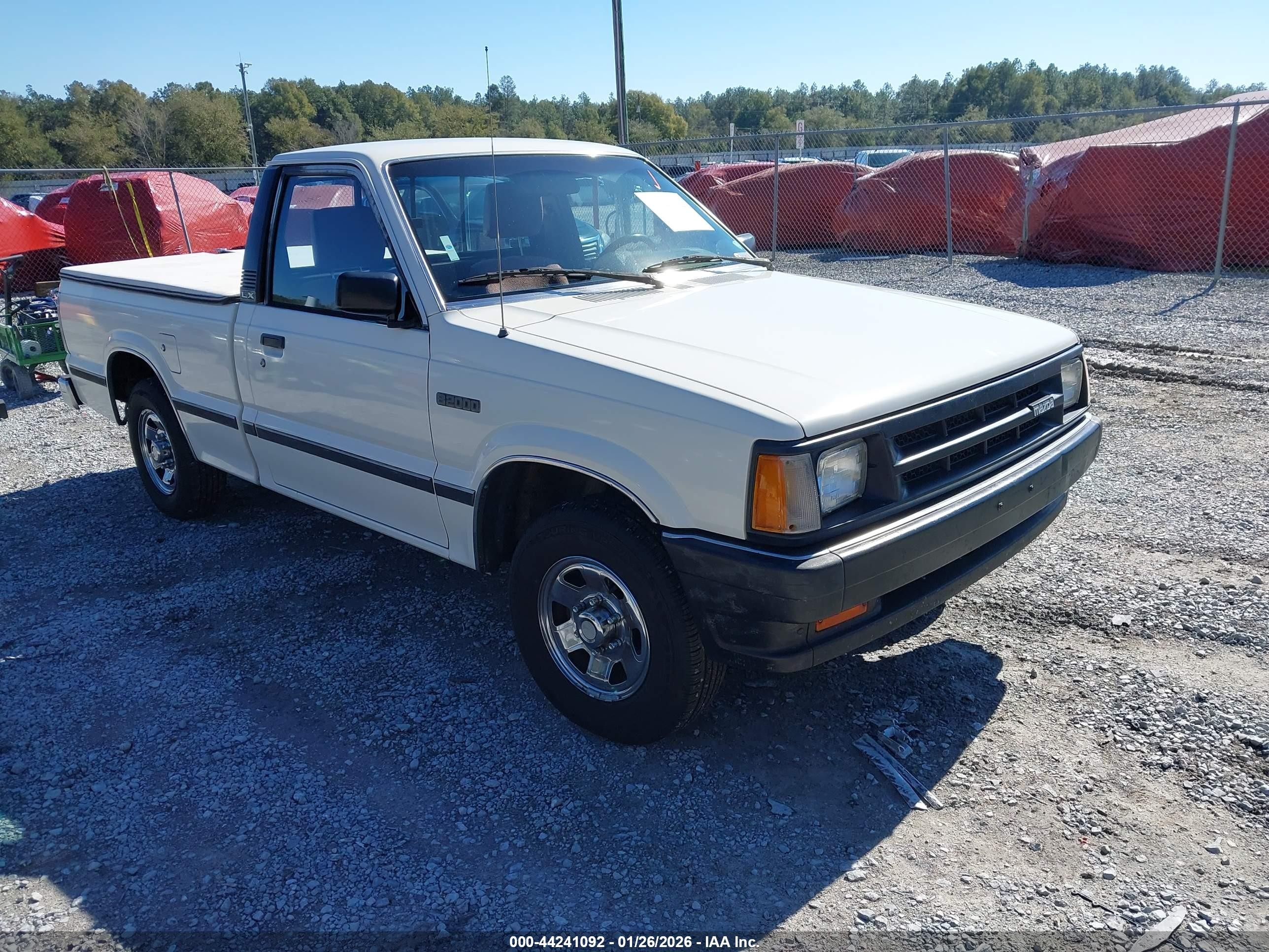 1986 Mazda B2000   White vin: JM2UF1111G0658283