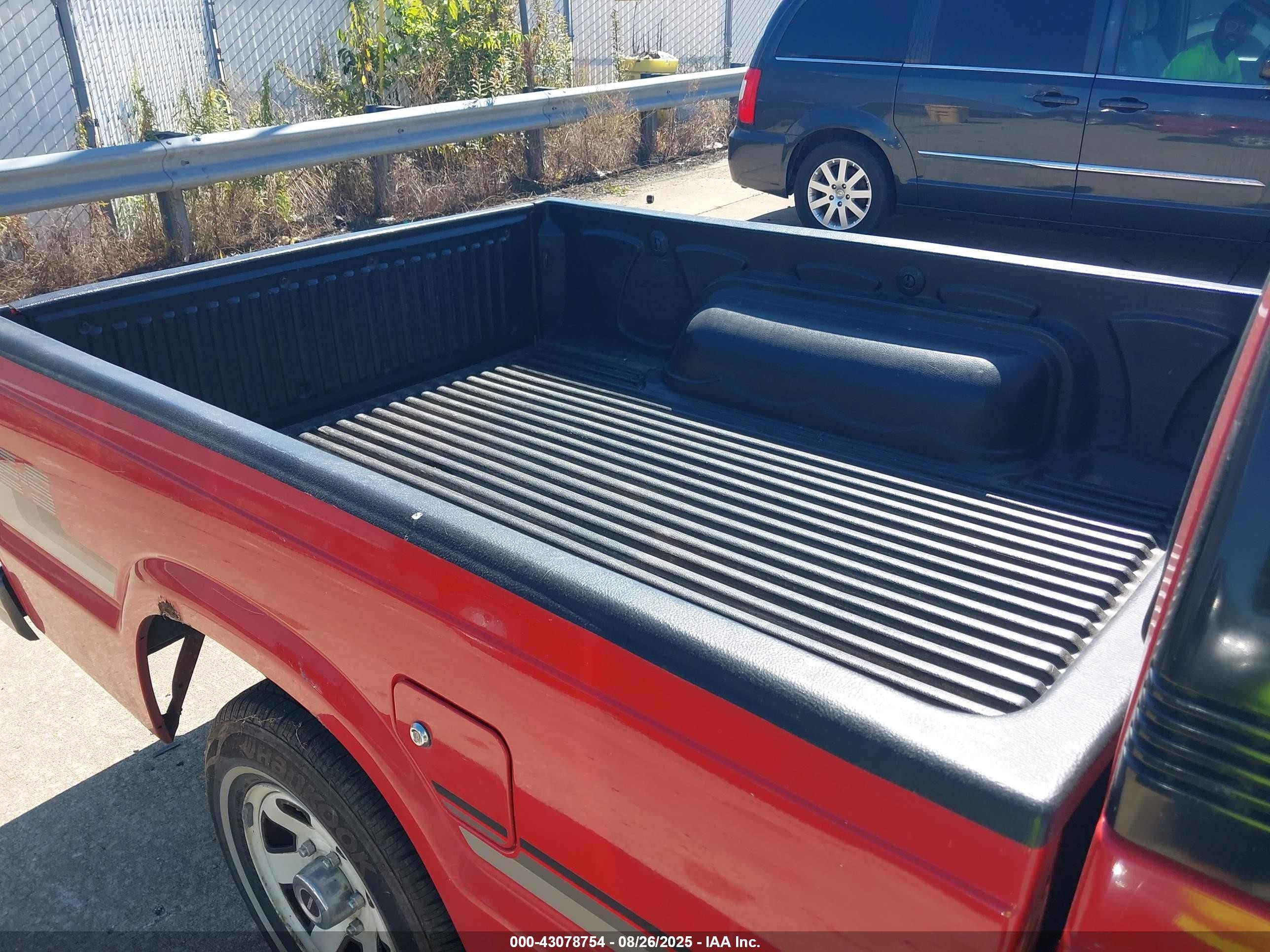 1987 Mazda B2000   Red vin: JM2UF1113H0558302