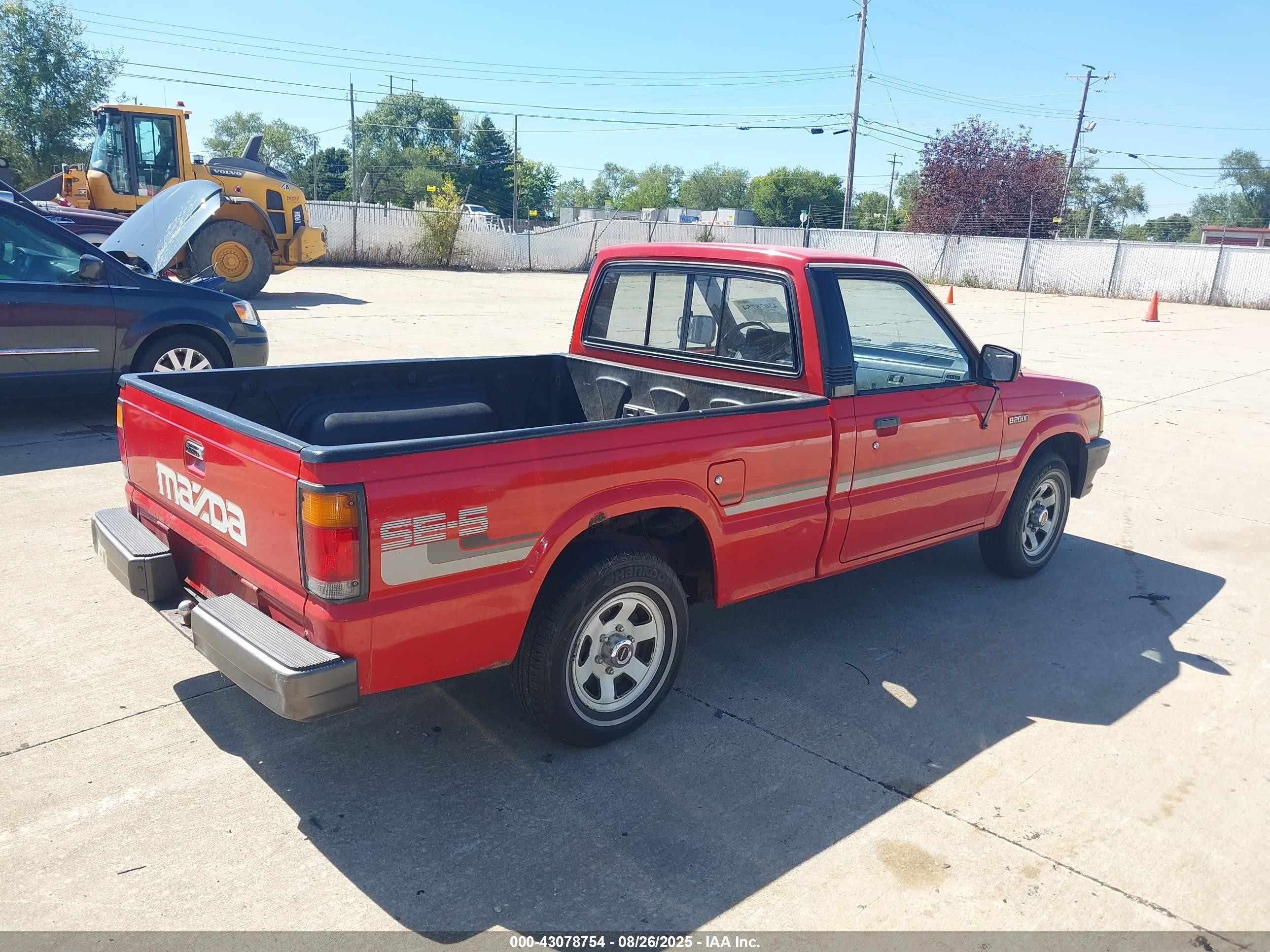 1987 Mazda B2000   Red vin: JM2UF1113H0558302