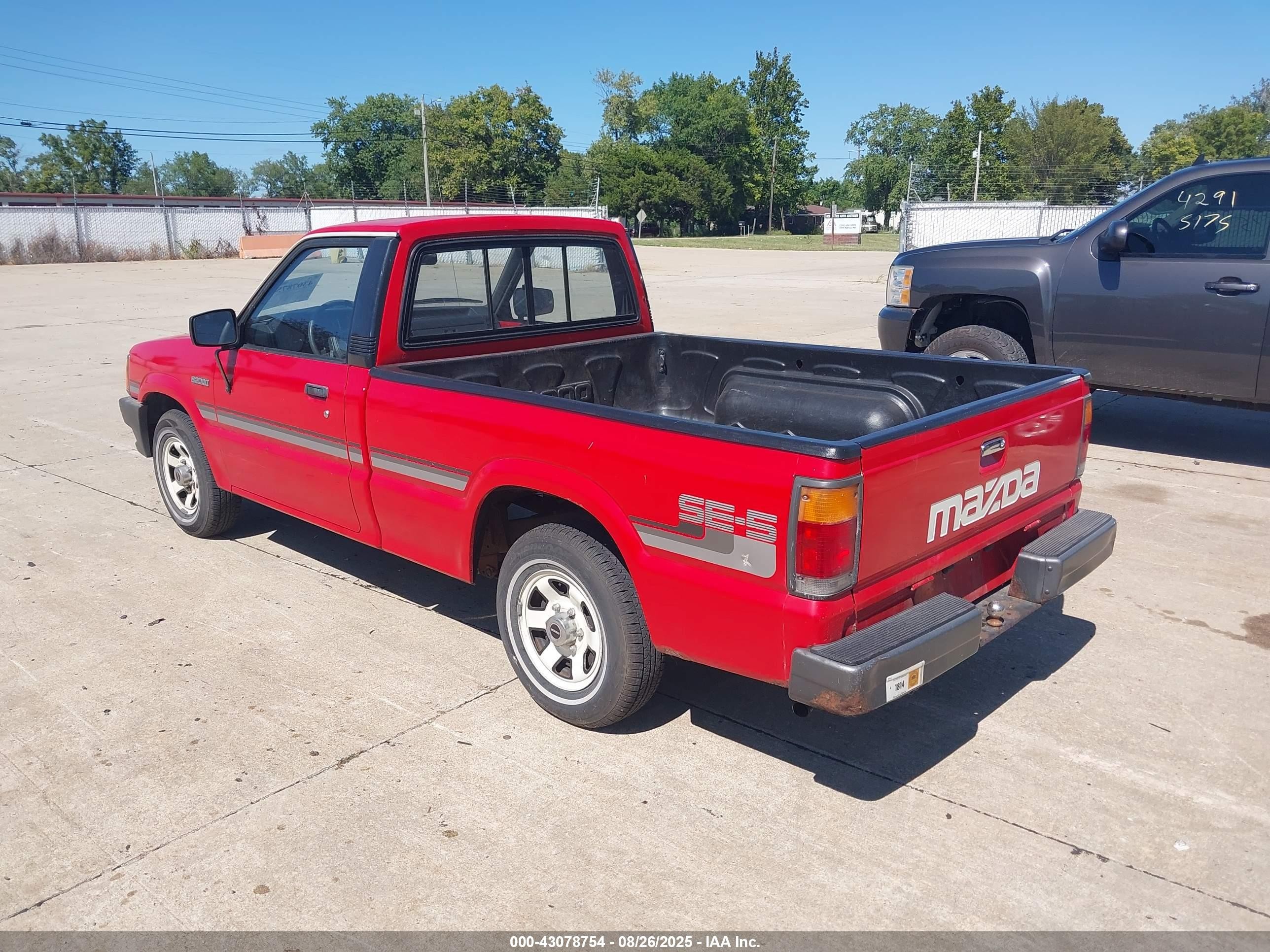 1987 Mazda B2000   Red vin: JM2UF1113H0558302