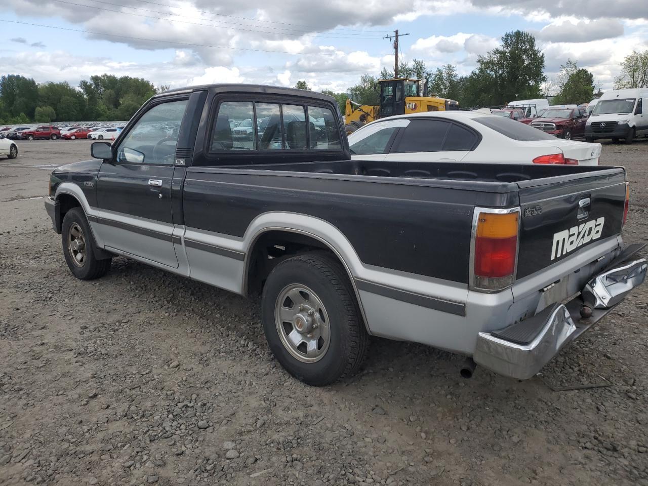 1987 Mazda B2000    Black vin: JM2UF1114H0569261