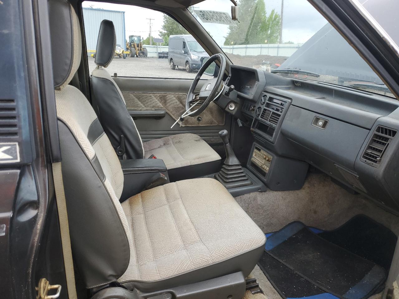 1987 Mazda B2000    Black vin: JM2UF1114H0569261