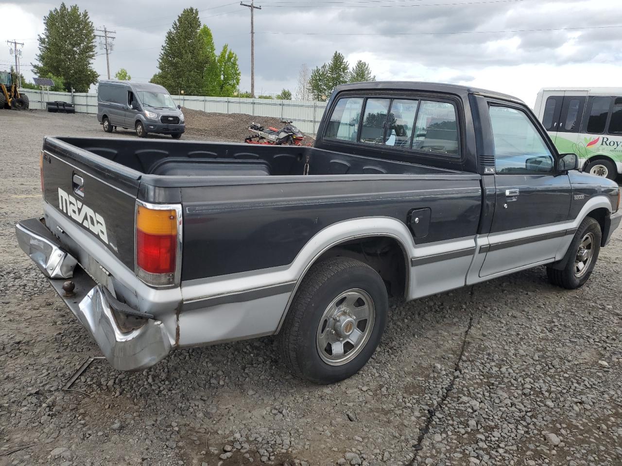 1987 Mazda B2000    Black vin: JM2UF1114H0569261