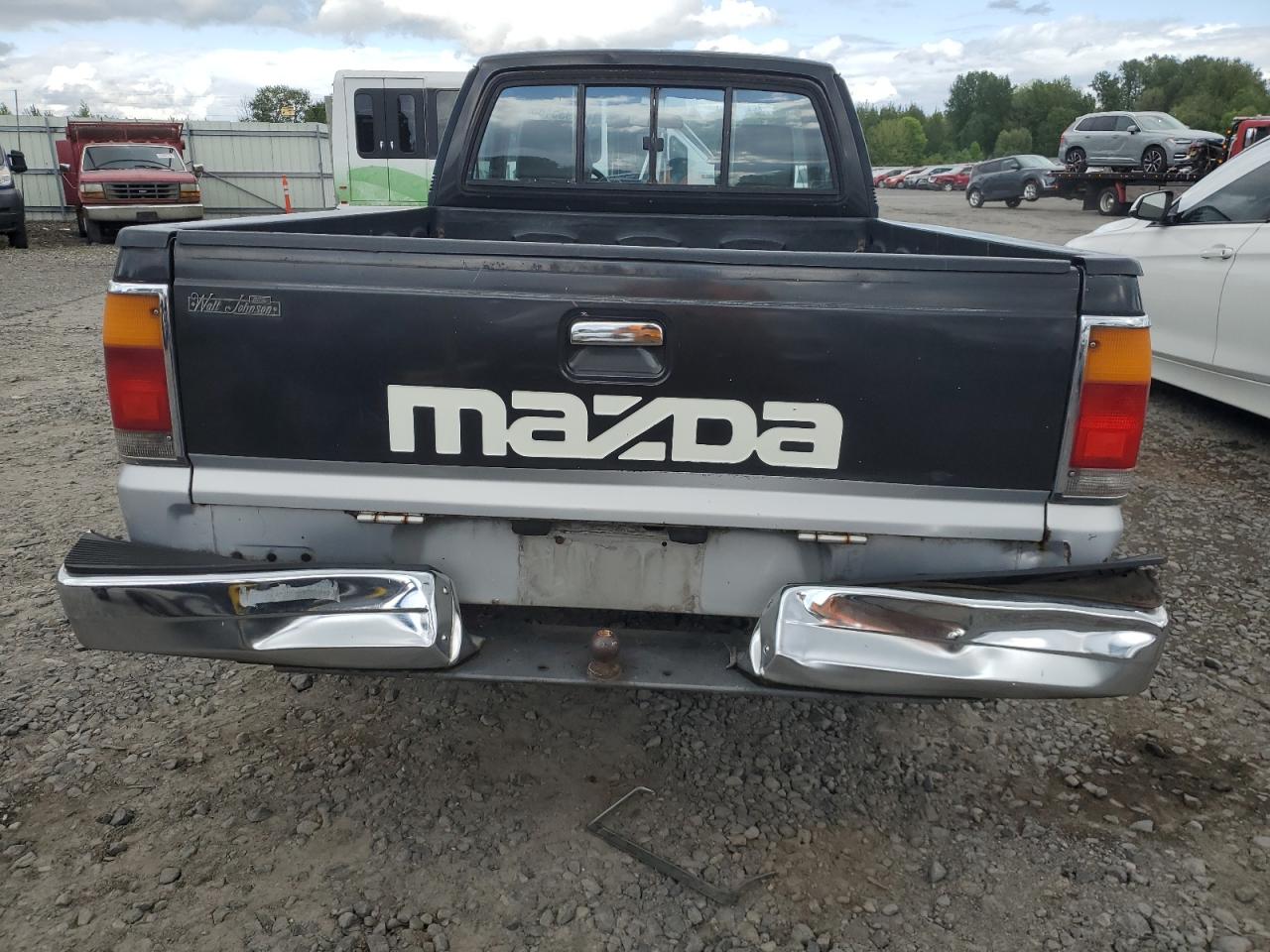 1987 Mazda B2000    Black vin: JM2UF1114H0569261