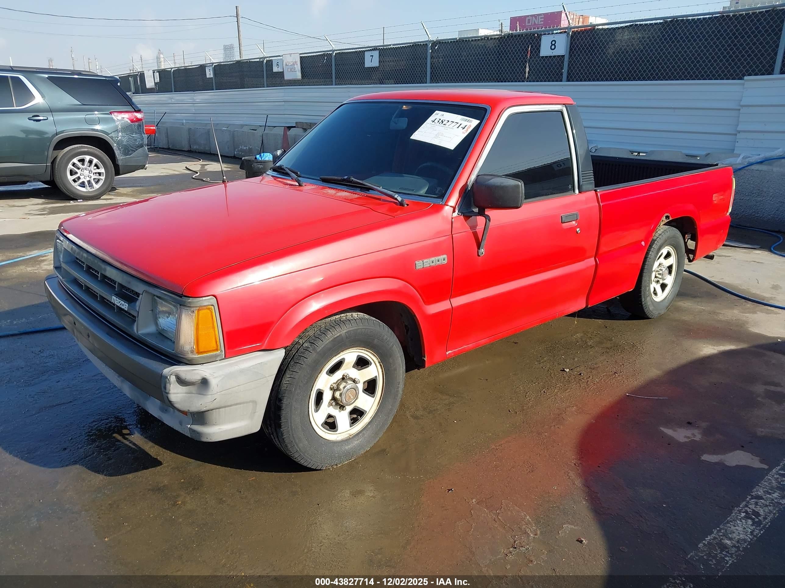 1987 Mazda B2000   Red vin: JM2UF1116H0551019