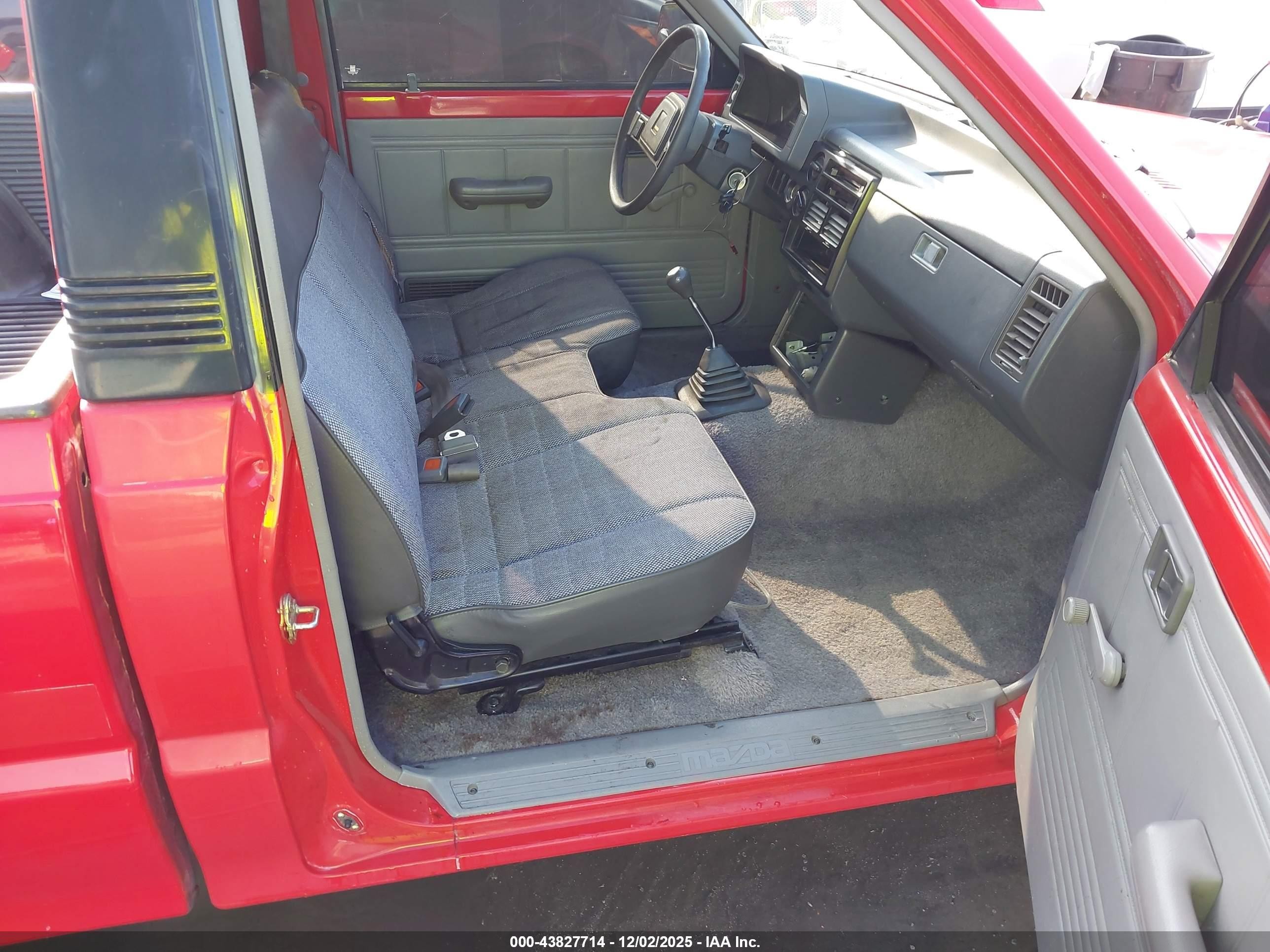 1987 Mazda B2000   Red vin: JM2UF1116H0551019