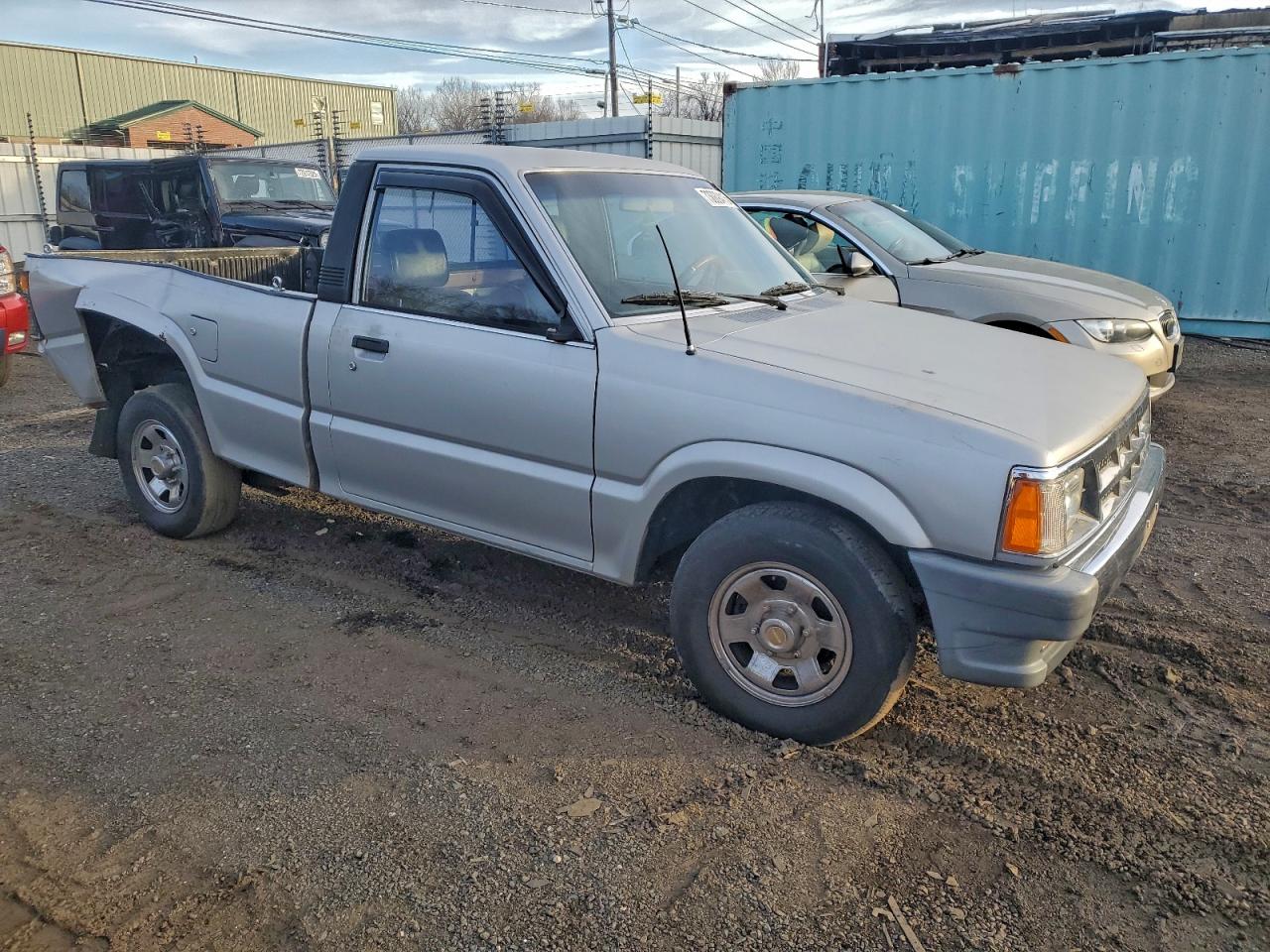 1986 Mazda B2000 Silver vin: JM2UF1117G0529979