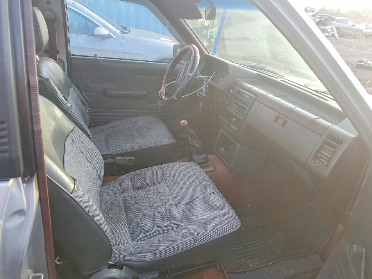 1986 Mazda B2000 Silver vin: JM2UF1117G0529979