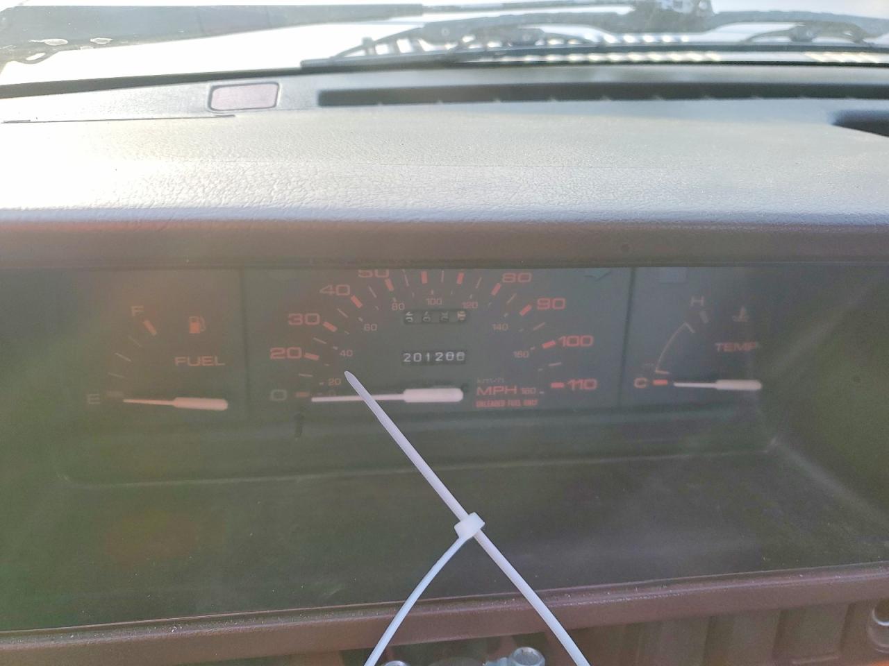 1986 Mazda B2000 Silver vin: JM2UF1117G0529979