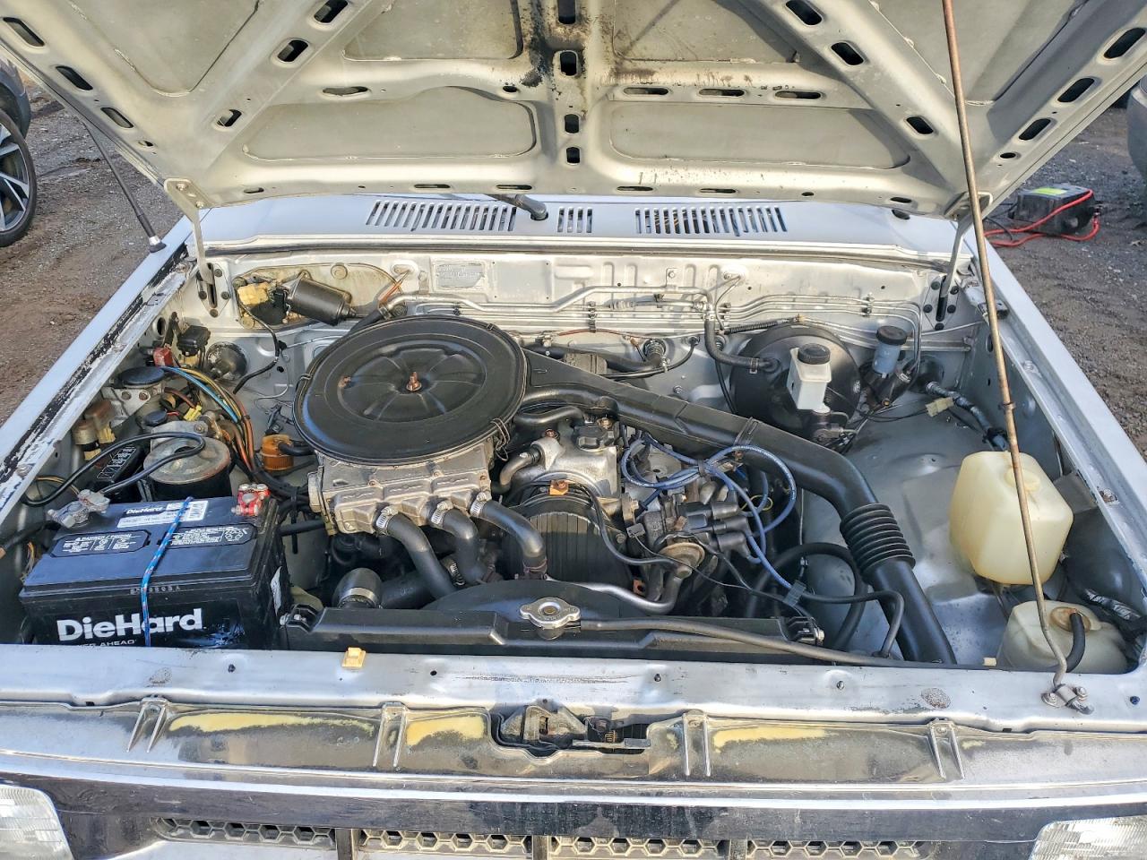 1986 Mazda B2000 Silver vin: JM2UF1117G0529979