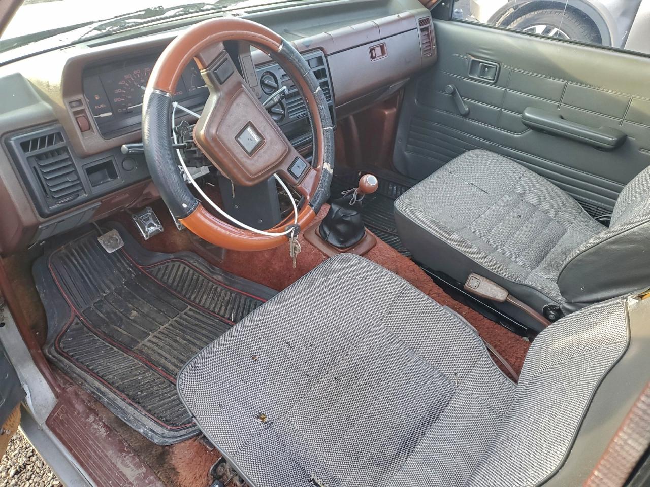 1986 Mazda B2000 Silver vin: JM2UF1117G0529979