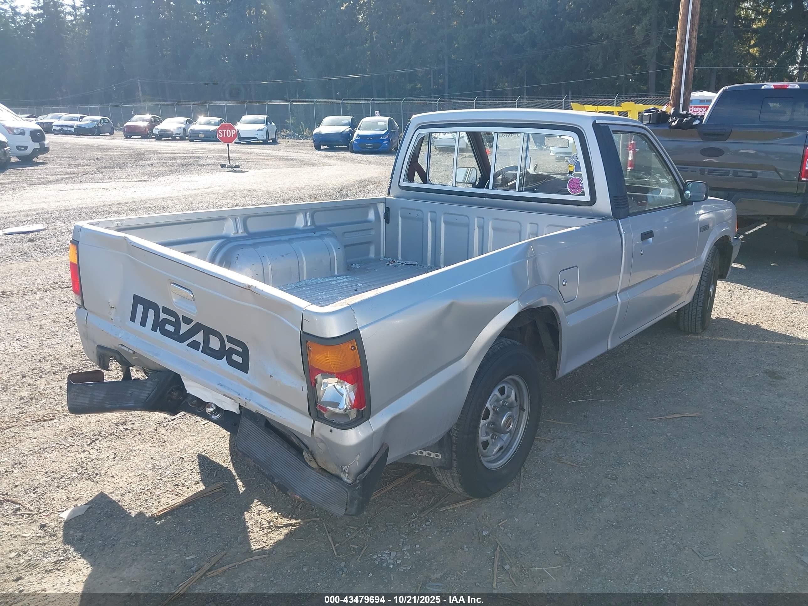 1986 Mazda B2000   Серебряный vin: JM2UF1117G0616409