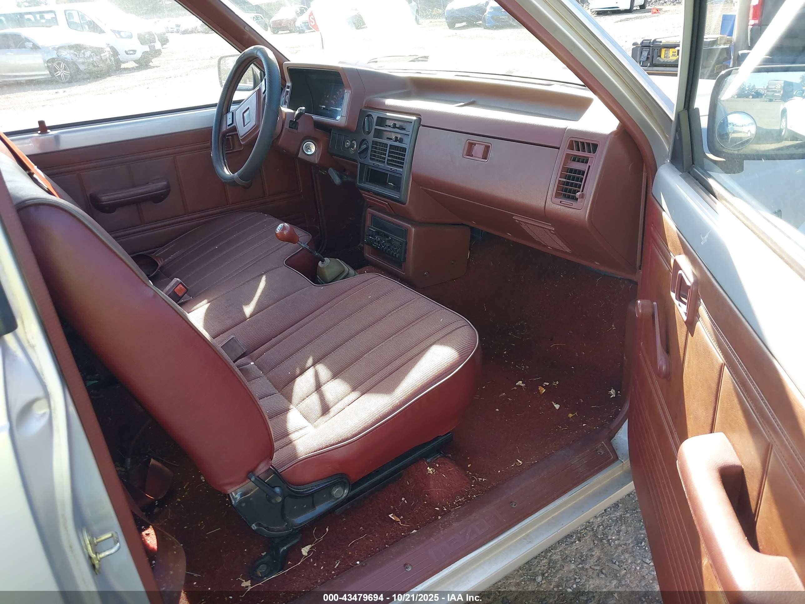 1986 Mazda B2000   Серебряный vin: JM2UF1117G0616409