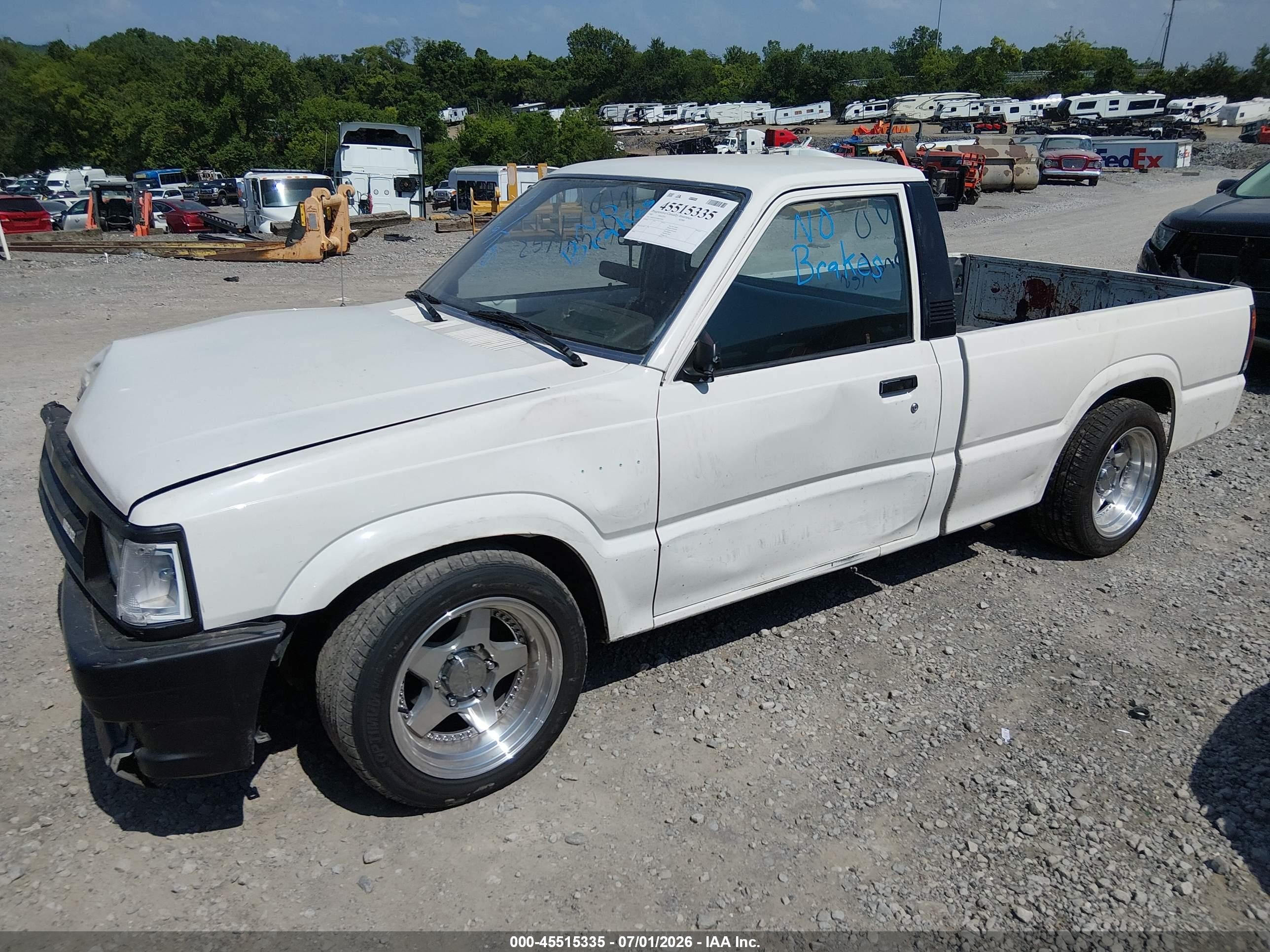 1987 Mazda B2000   White vin: JM2UF1117H0575362