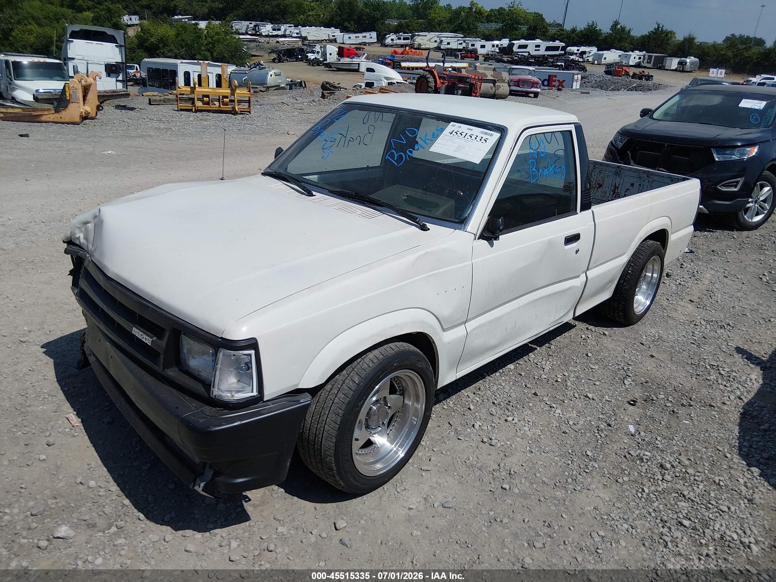 1987 Mazda B2000   White vin: JM2UF1117H0575362
