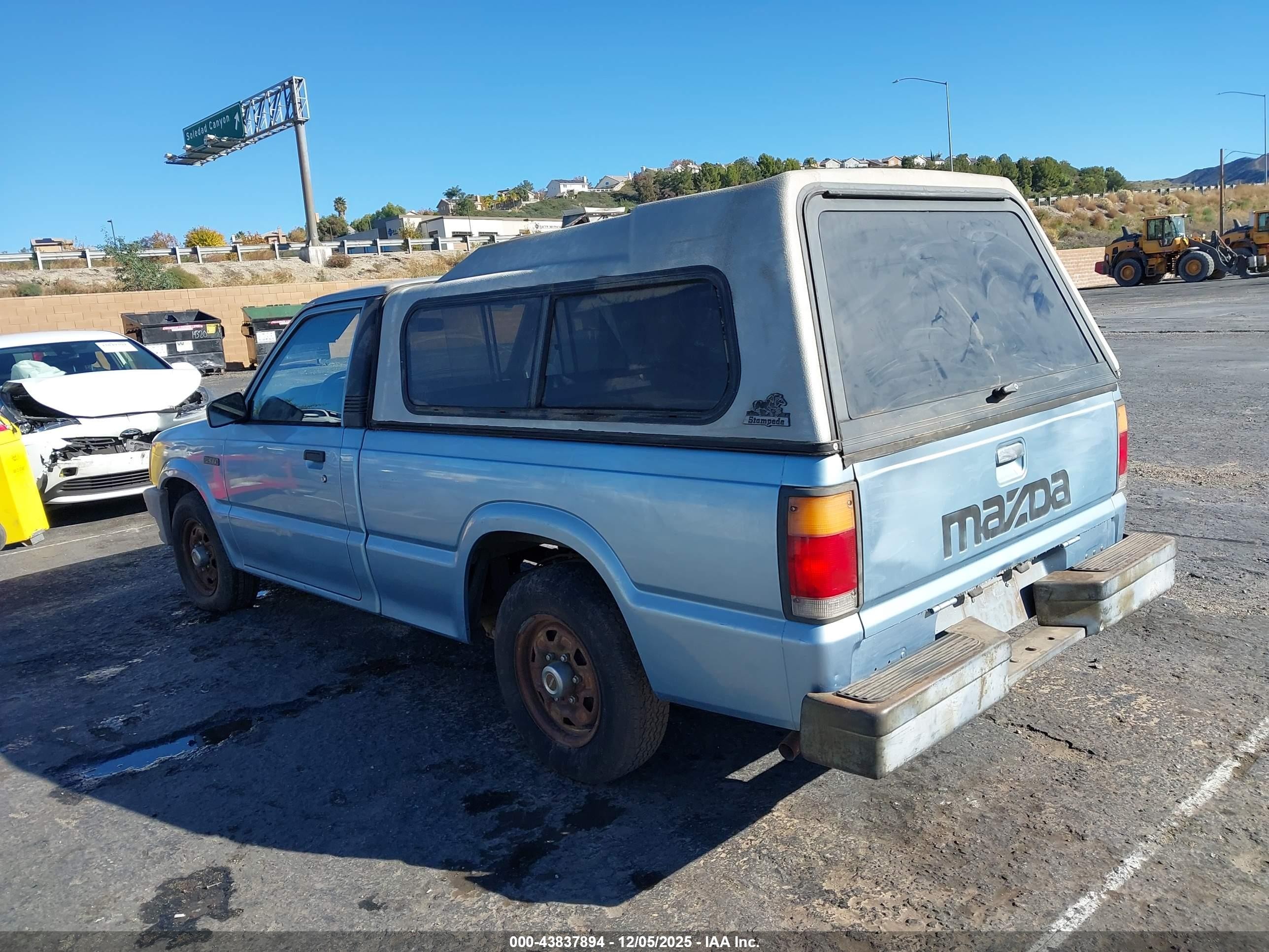 1987 Mazda B2000   Blue vin: JM2UF1117H0592906