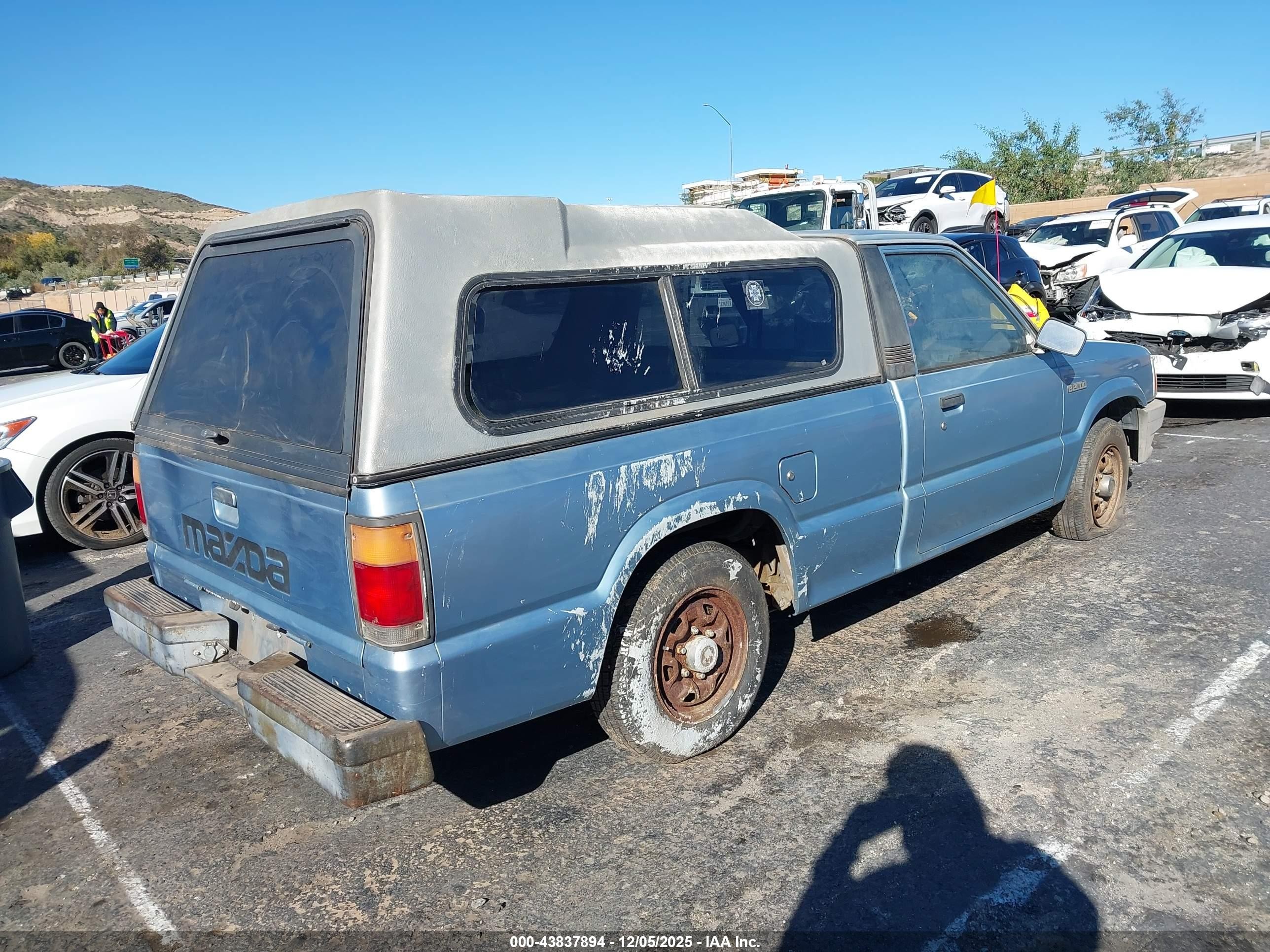 1987 Mazda B2000   Blue vin: JM2UF1117H0592906