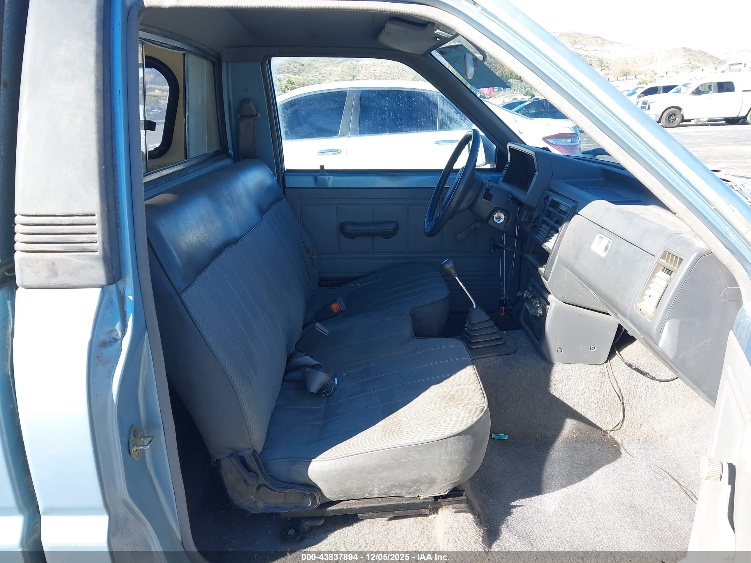 1987 Mazda B2000   Blue vin: JM2UF1117H0592906