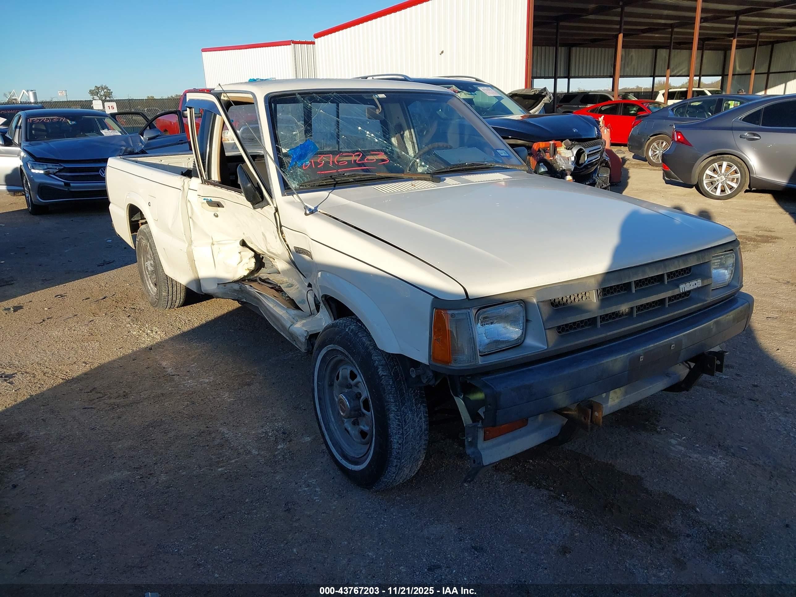 1987 Mazda B2000   White vin: JM2UF111XH0583181