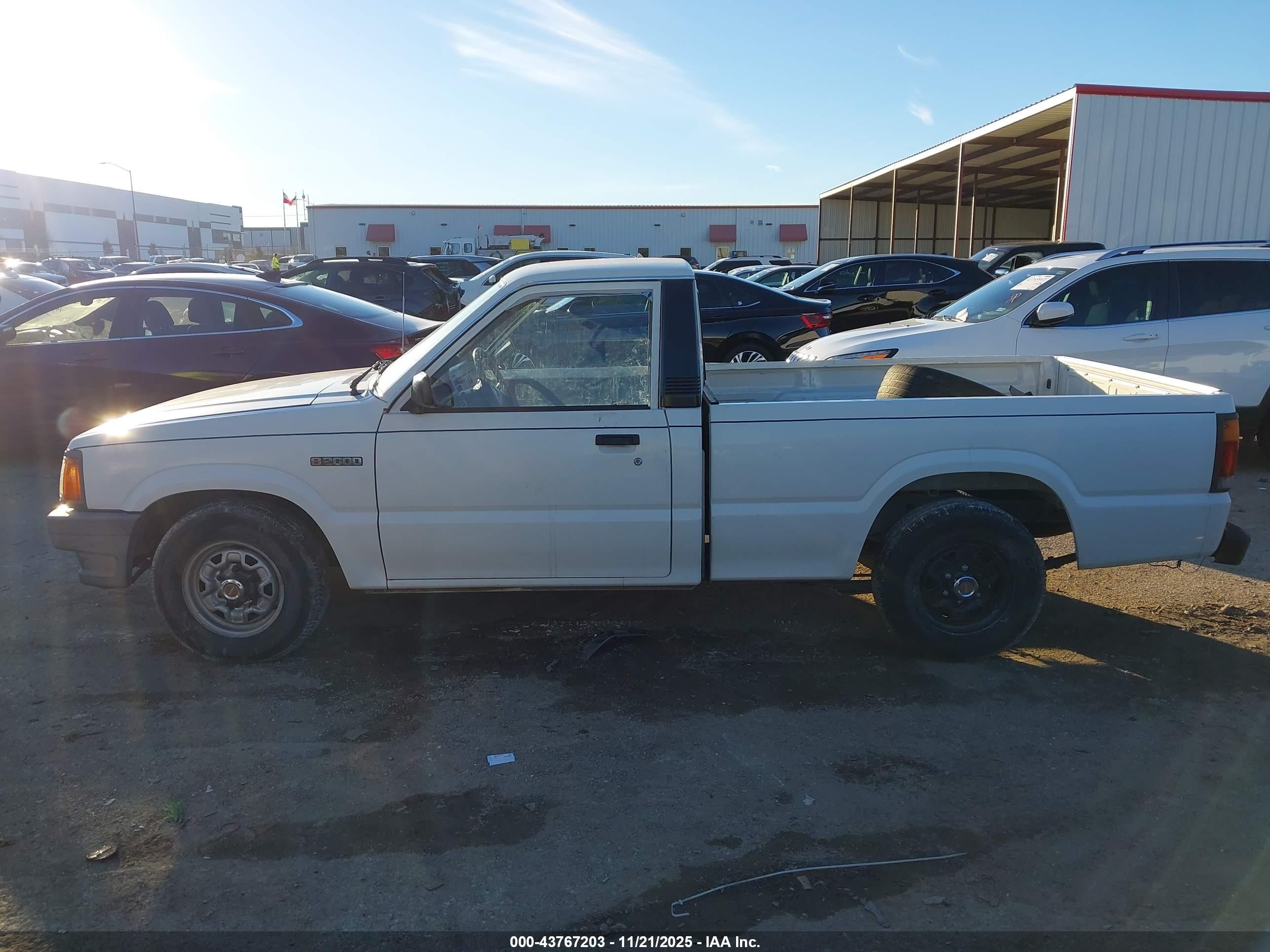1987 Mazda B2000   White vin: JM2UF111XH0583181