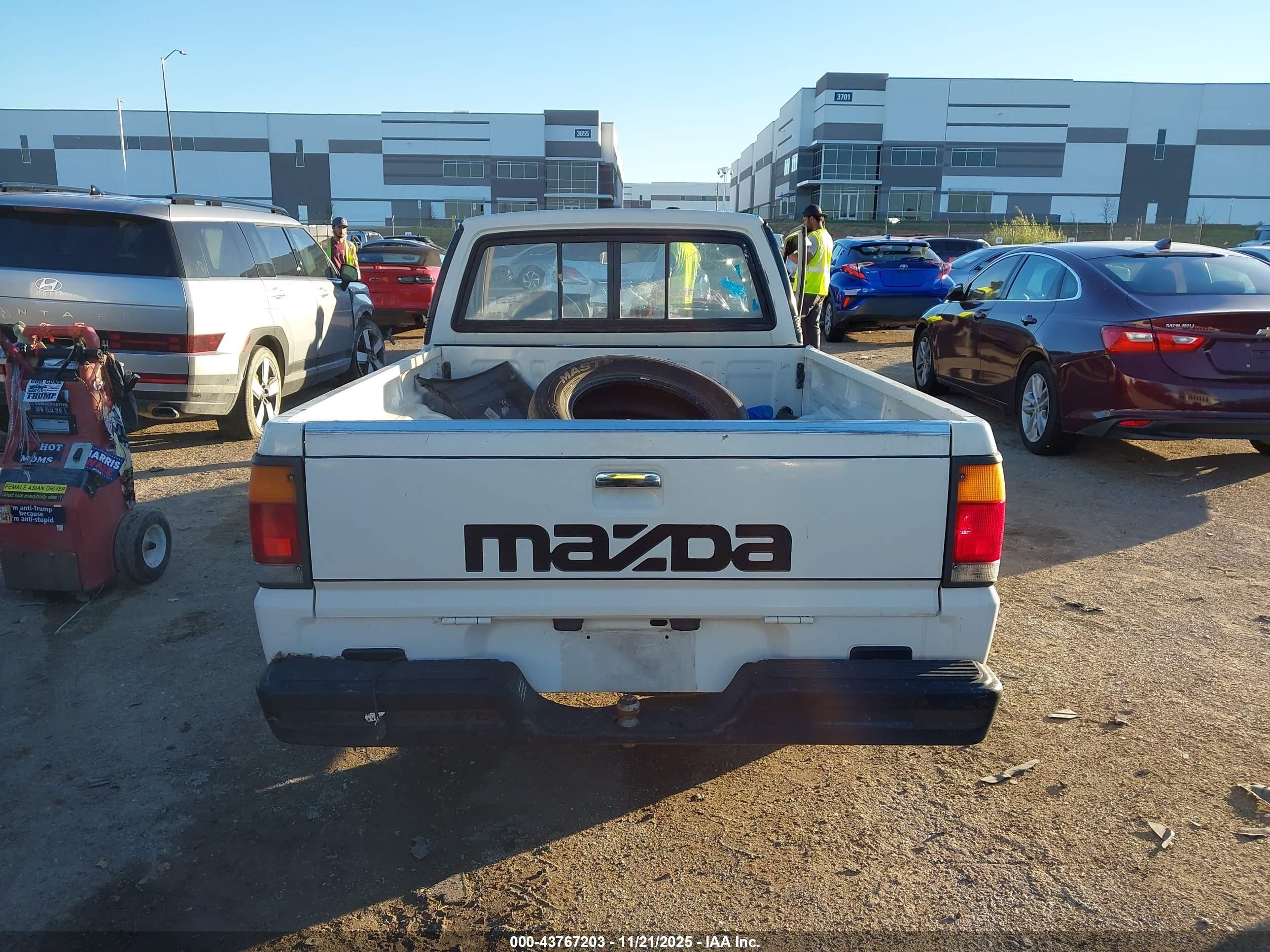 1987 Mazda B2000   White vin: JM2UF111XH0583181