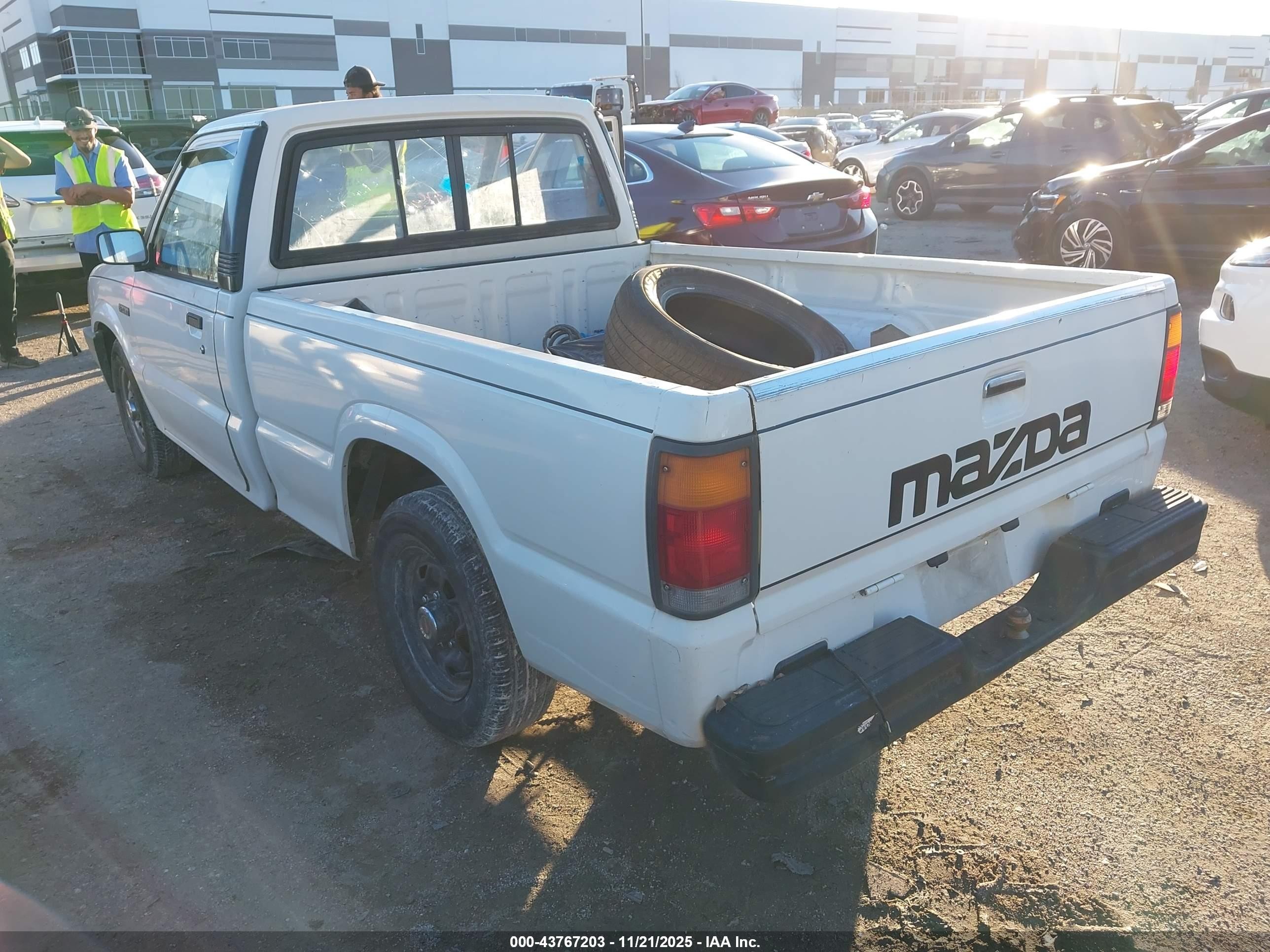 1987 Mazda B2000   White vin: JM2UF111XH0583181