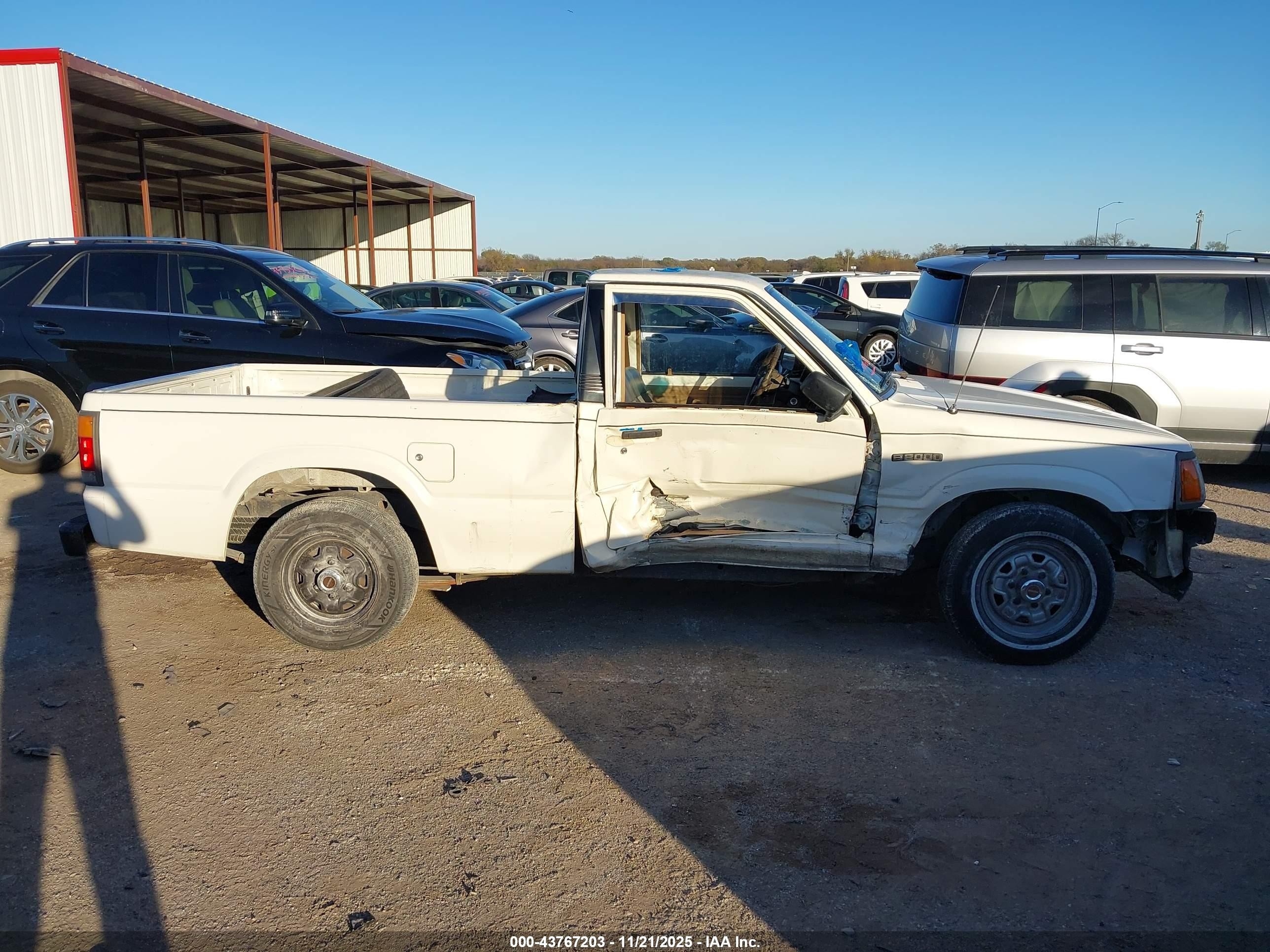 1987 Mazda B2000   White vin: JM2UF111XH0583181