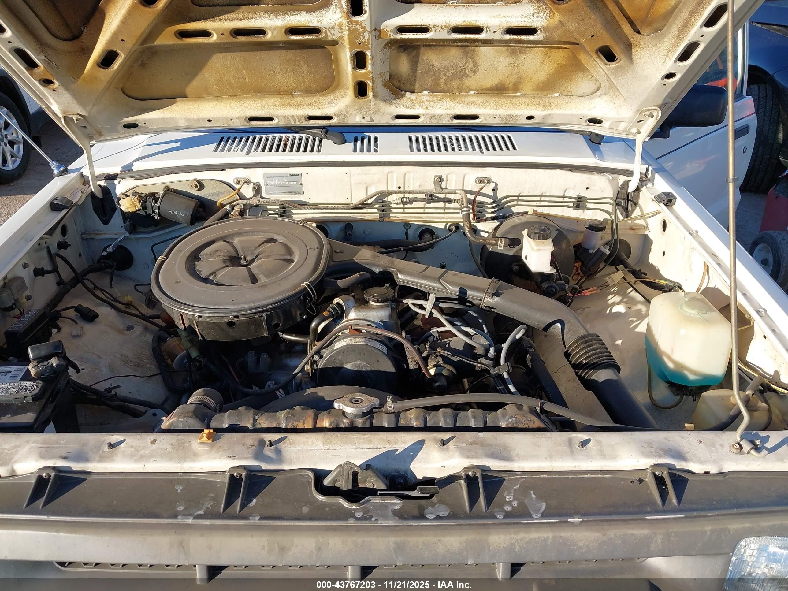 1987 Mazda B2000   White vin: JM2UF111XH0583181