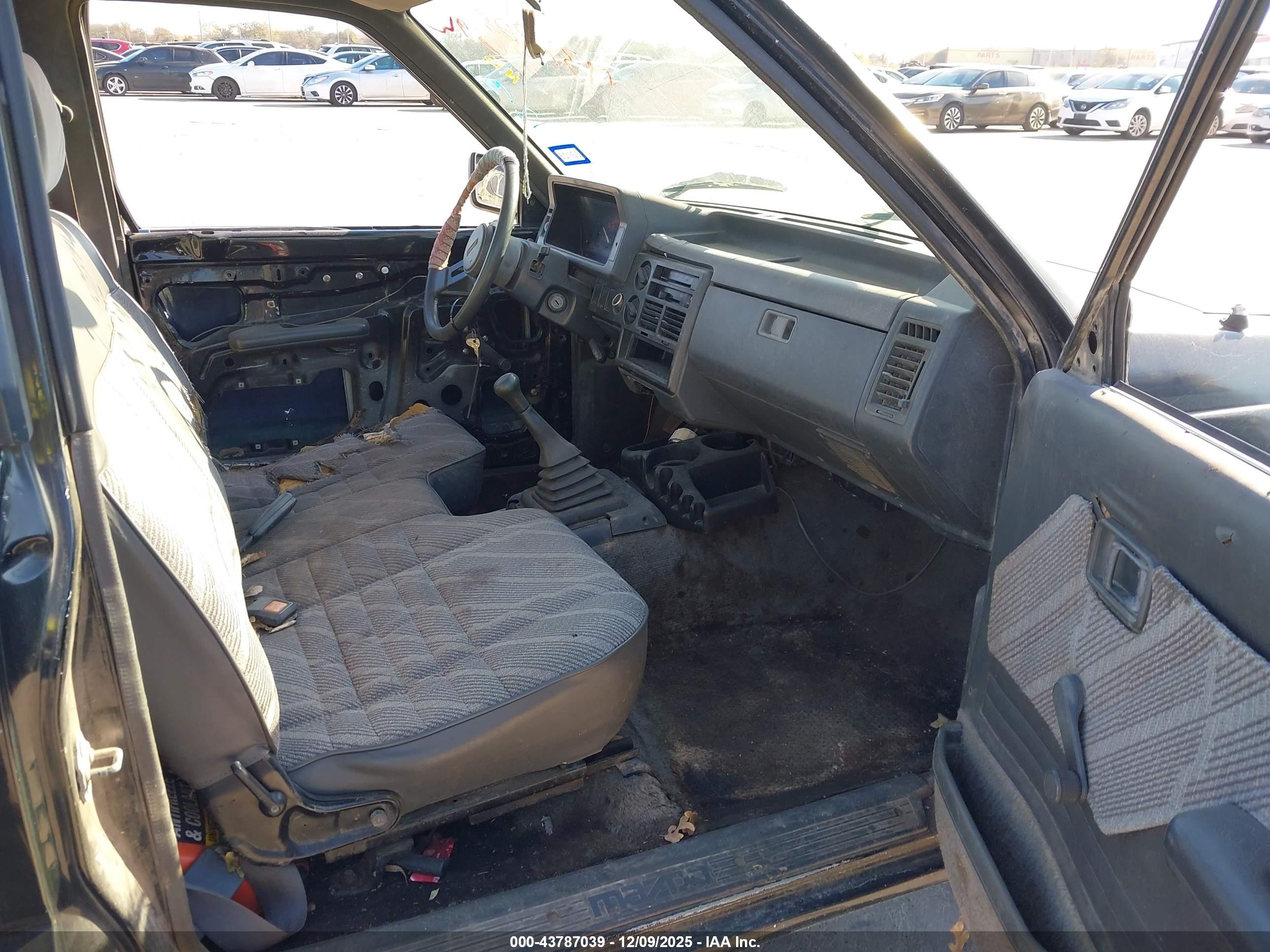 1991 Mazda B2200 Short Bed Black vin: JM2UF1130M0168205