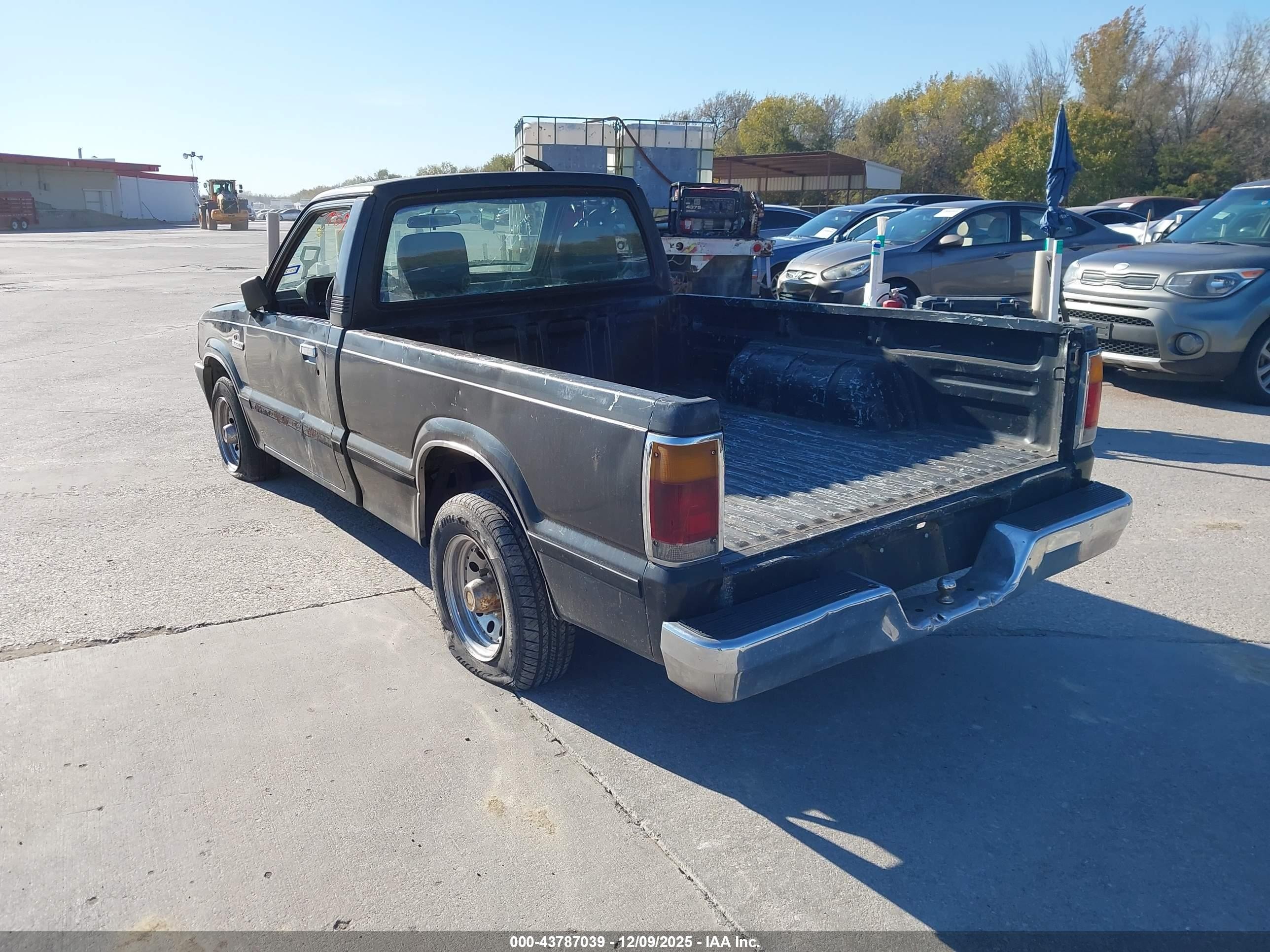 1991 Mazda B2200 Short Bed Black vin: JM2UF1130M0168205
