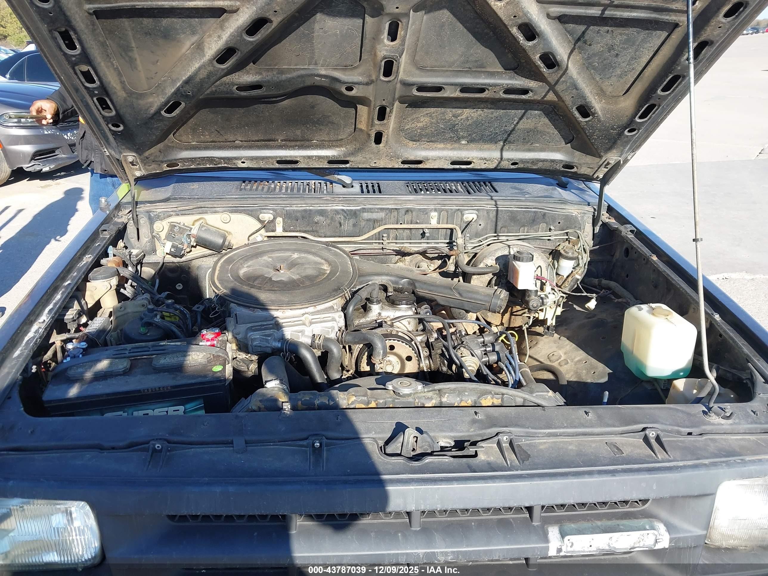 1991 Mazda B2200 Short Bed Black vin: JM2UF1130M0168205