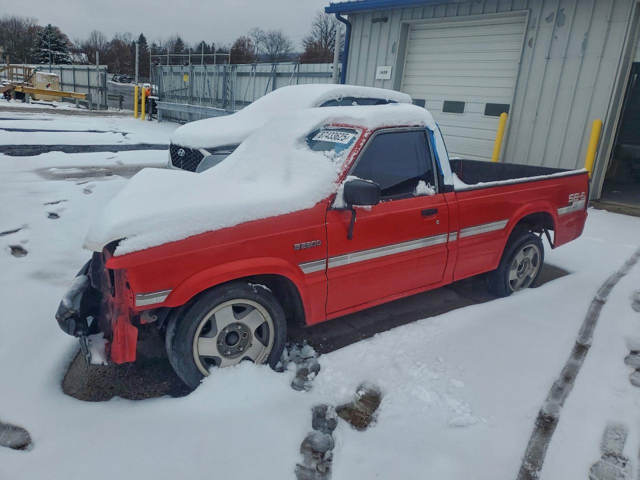 1988 Mazda B2200 Short Bed Red vin: JM2UF1131J0318446