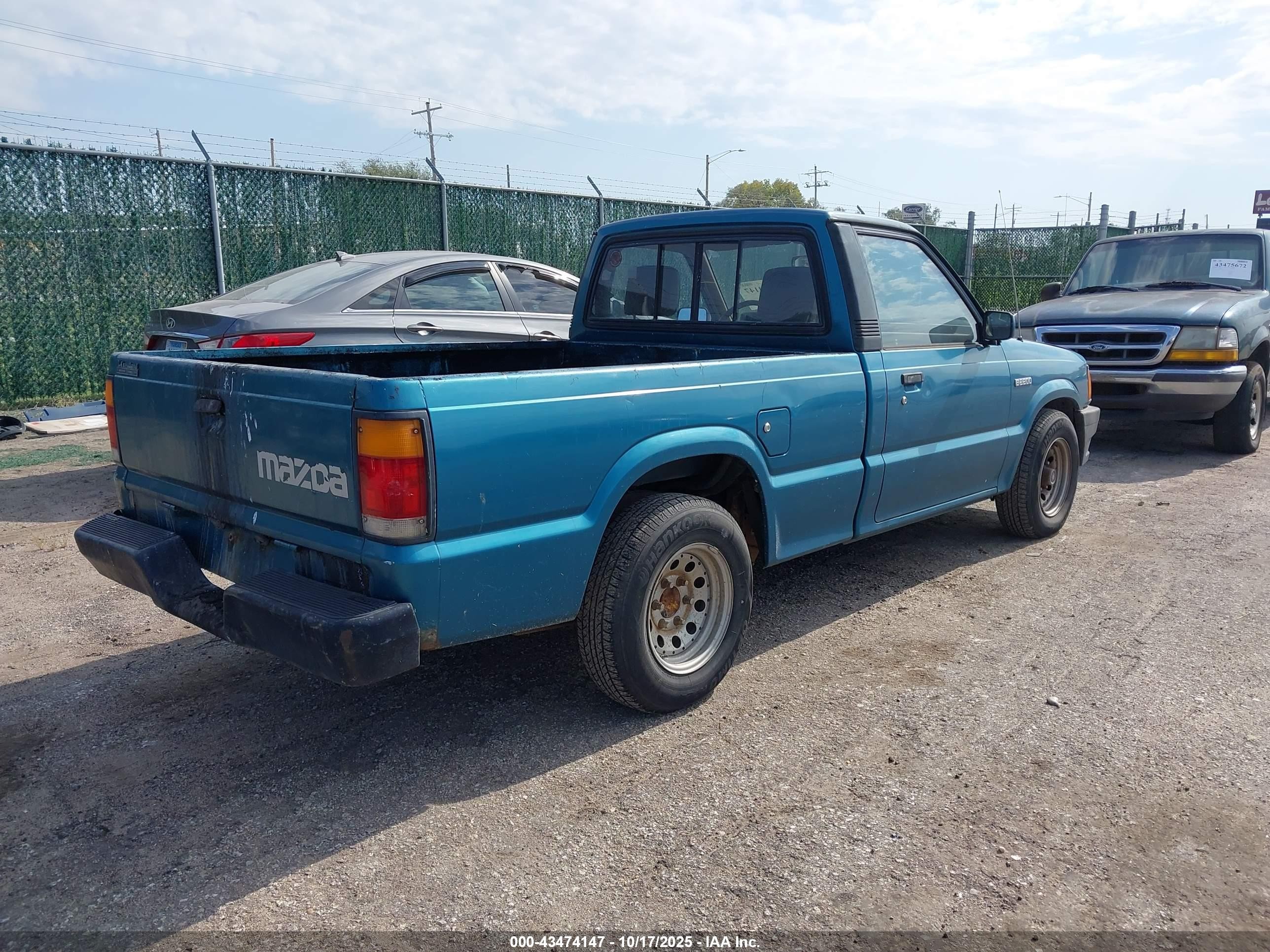 1992 Mazda B2200 Short Bed Blue vin: JM2UF1132N0264662