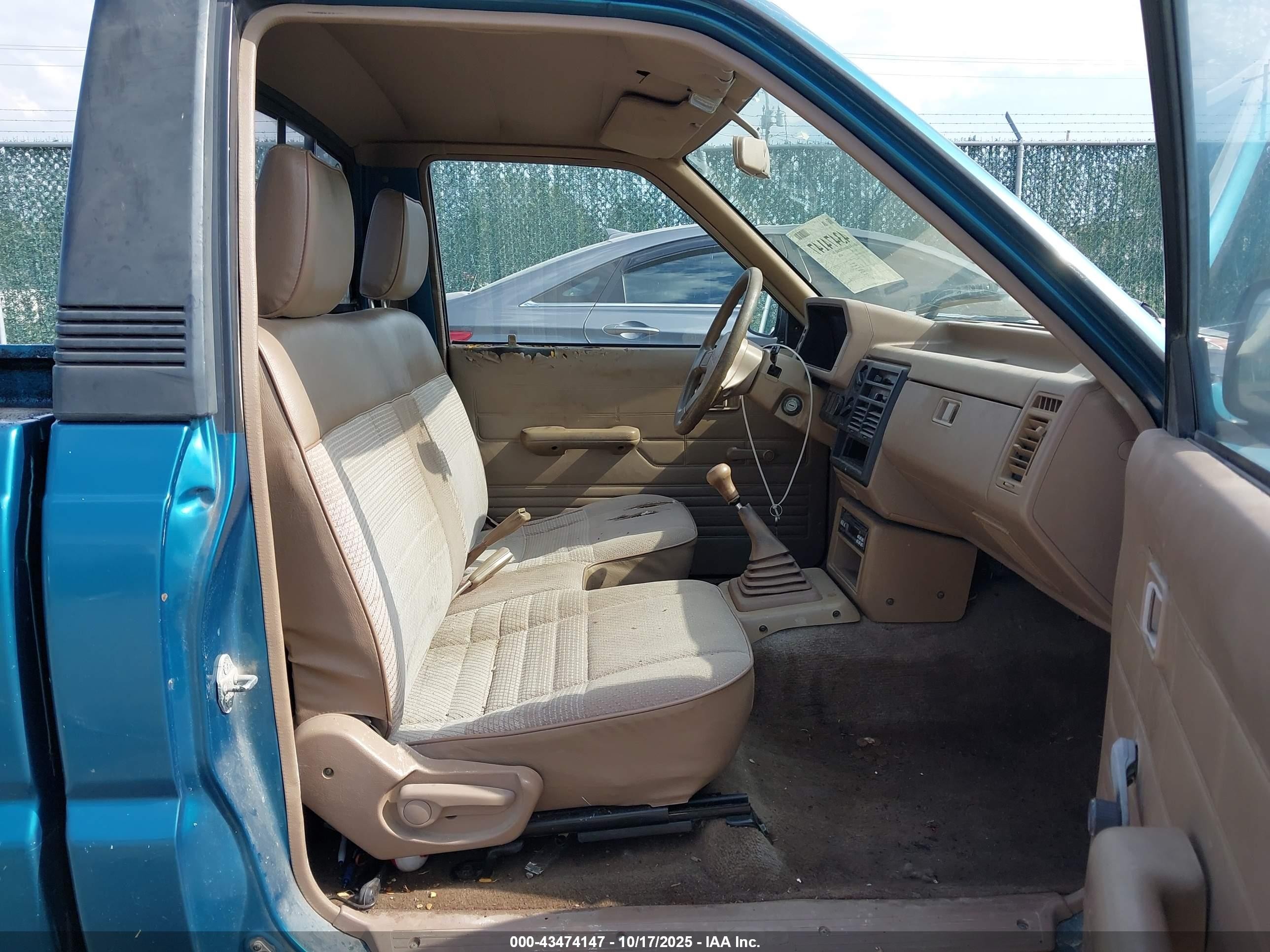 1992 Mazda B2200 Short Bed Blue vin: JM2UF1132N0264662