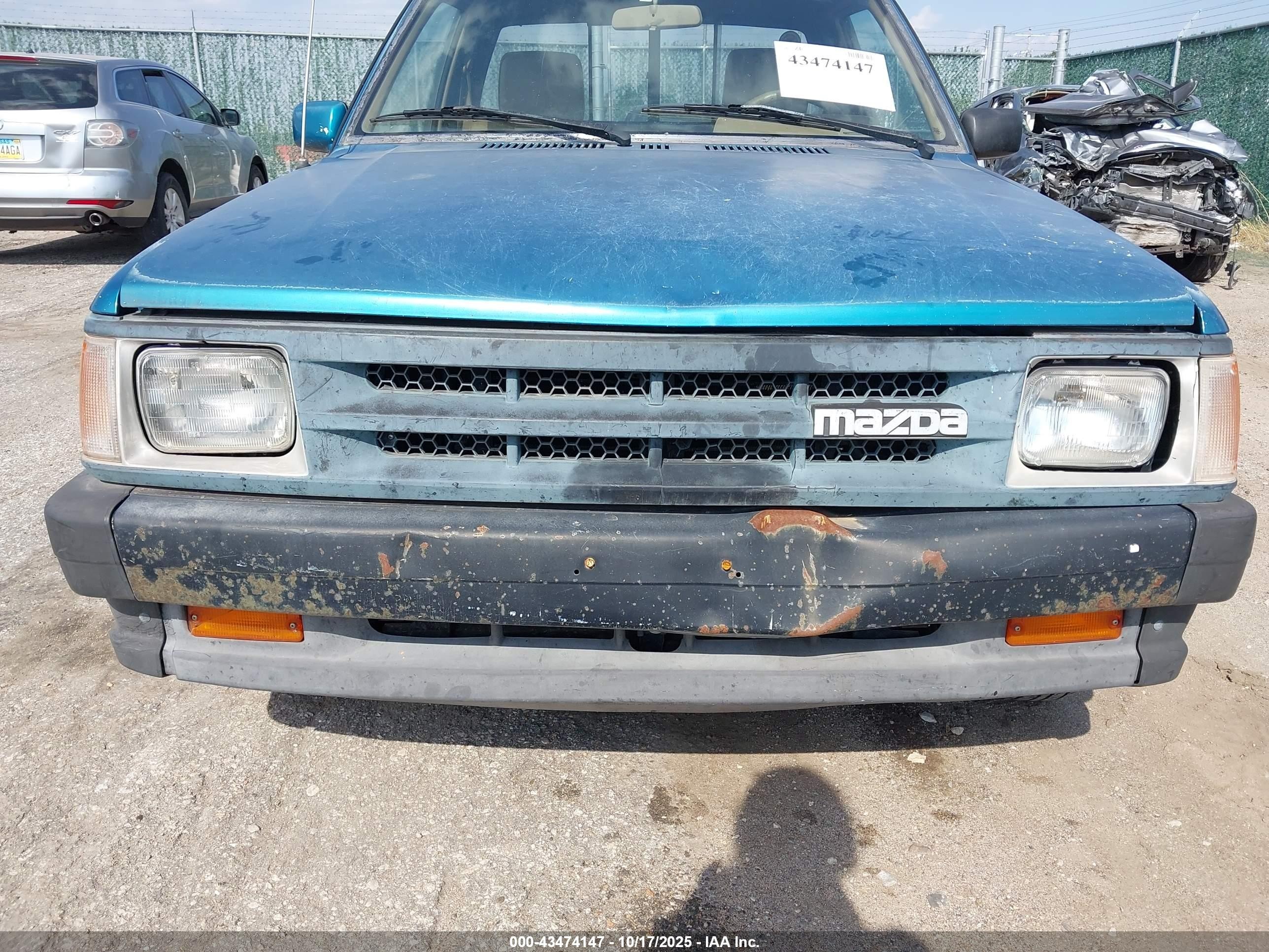 1992 Mazda B2200 Short Bed Blue vin: JM2UF1132N0264662
