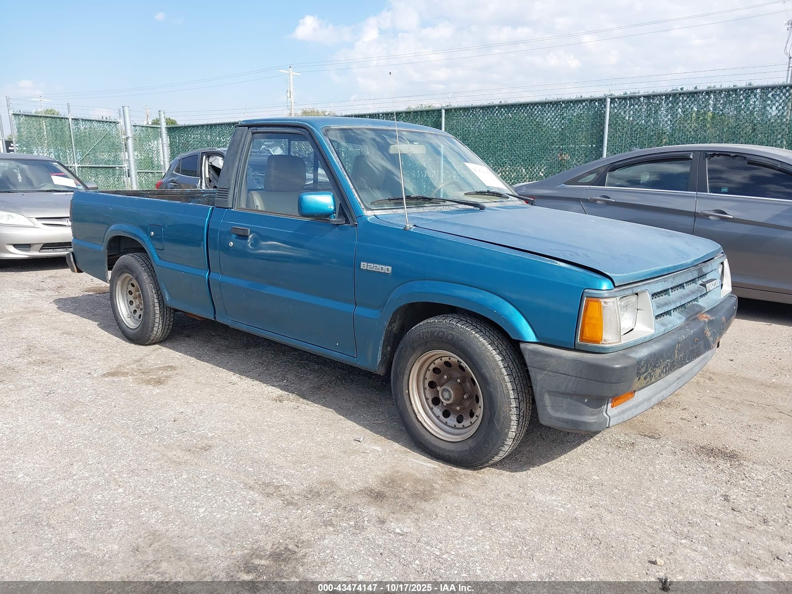 1992 Mazda B2200 Short Bed Blue vin: JM2UF1132N0264662